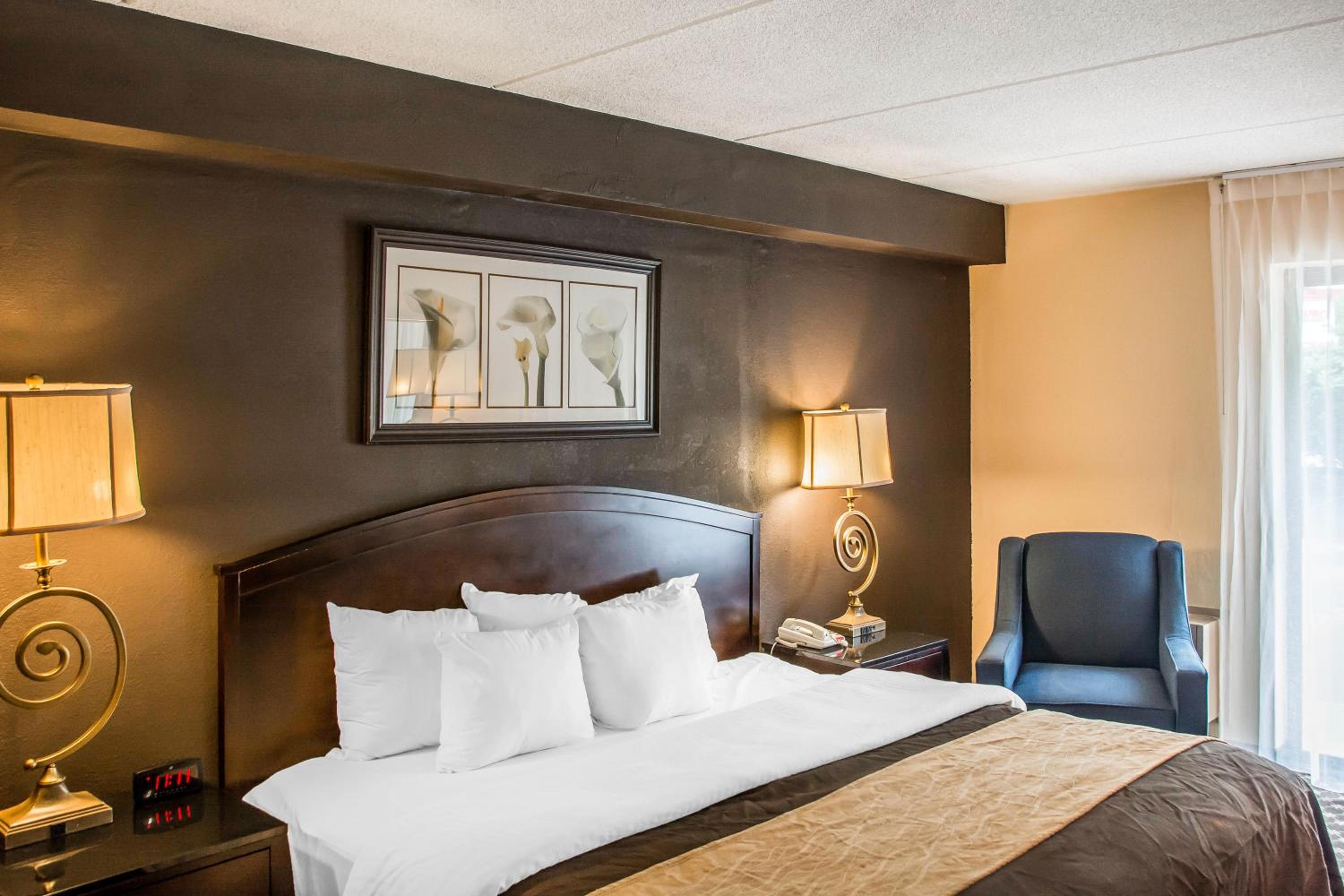 King Room - Non-Smoking - Photo 3