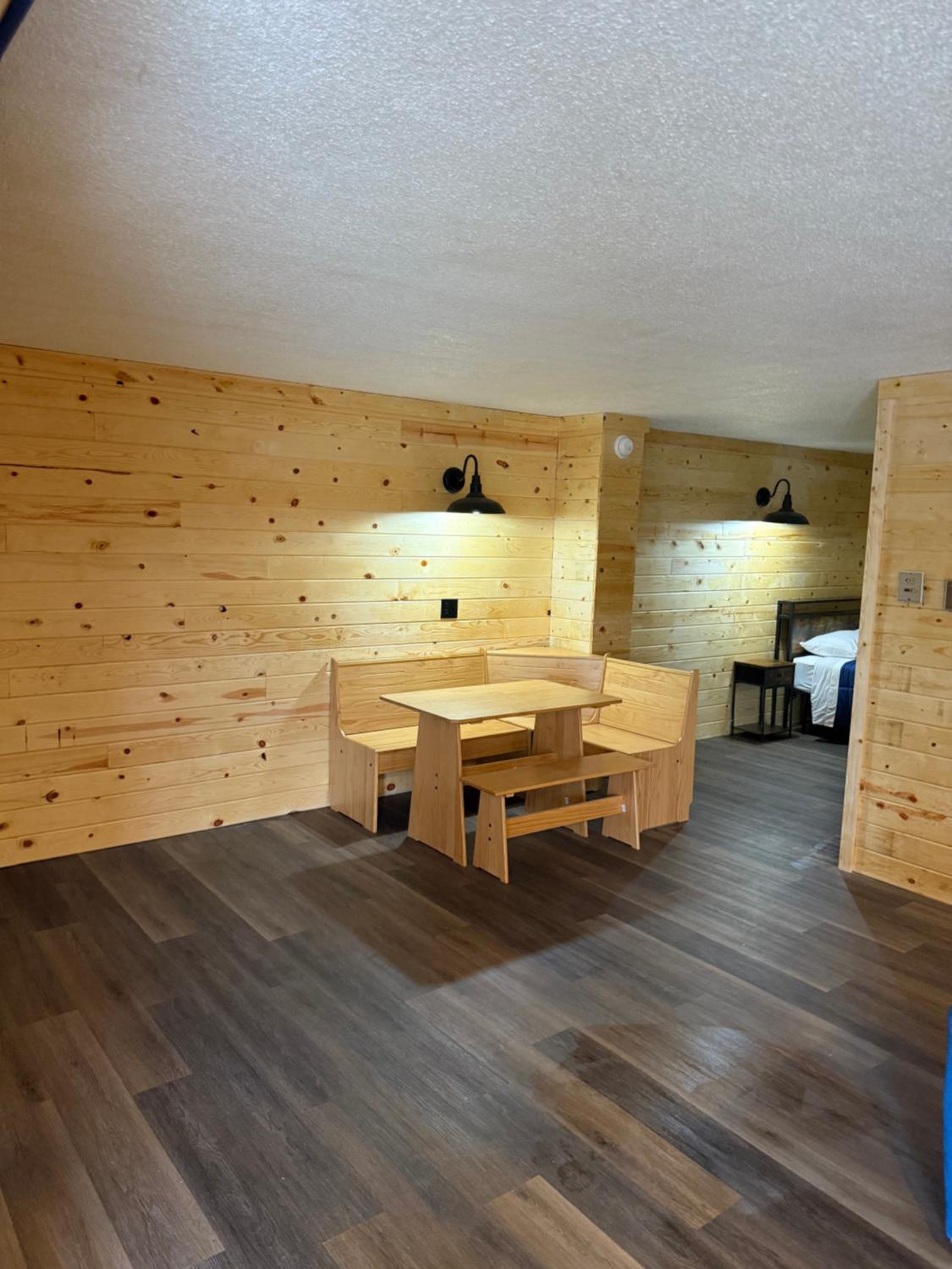 Deluxe Queen Suite