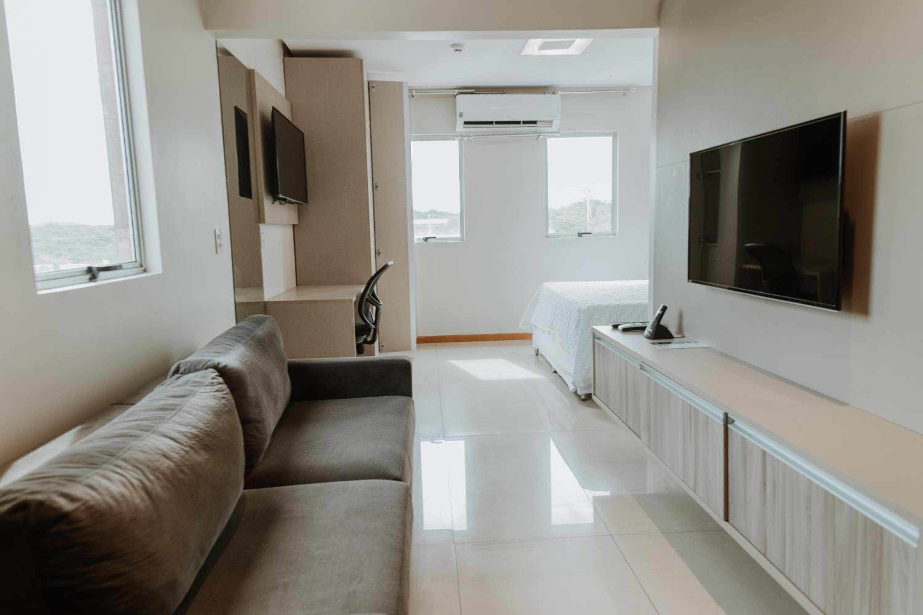 One-Bedroom Apartment photo 1