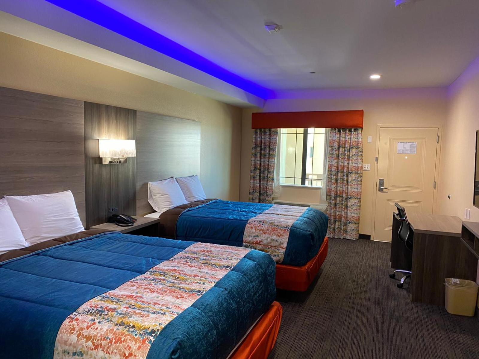 Deluxe Queen Room with Two Queen Beds