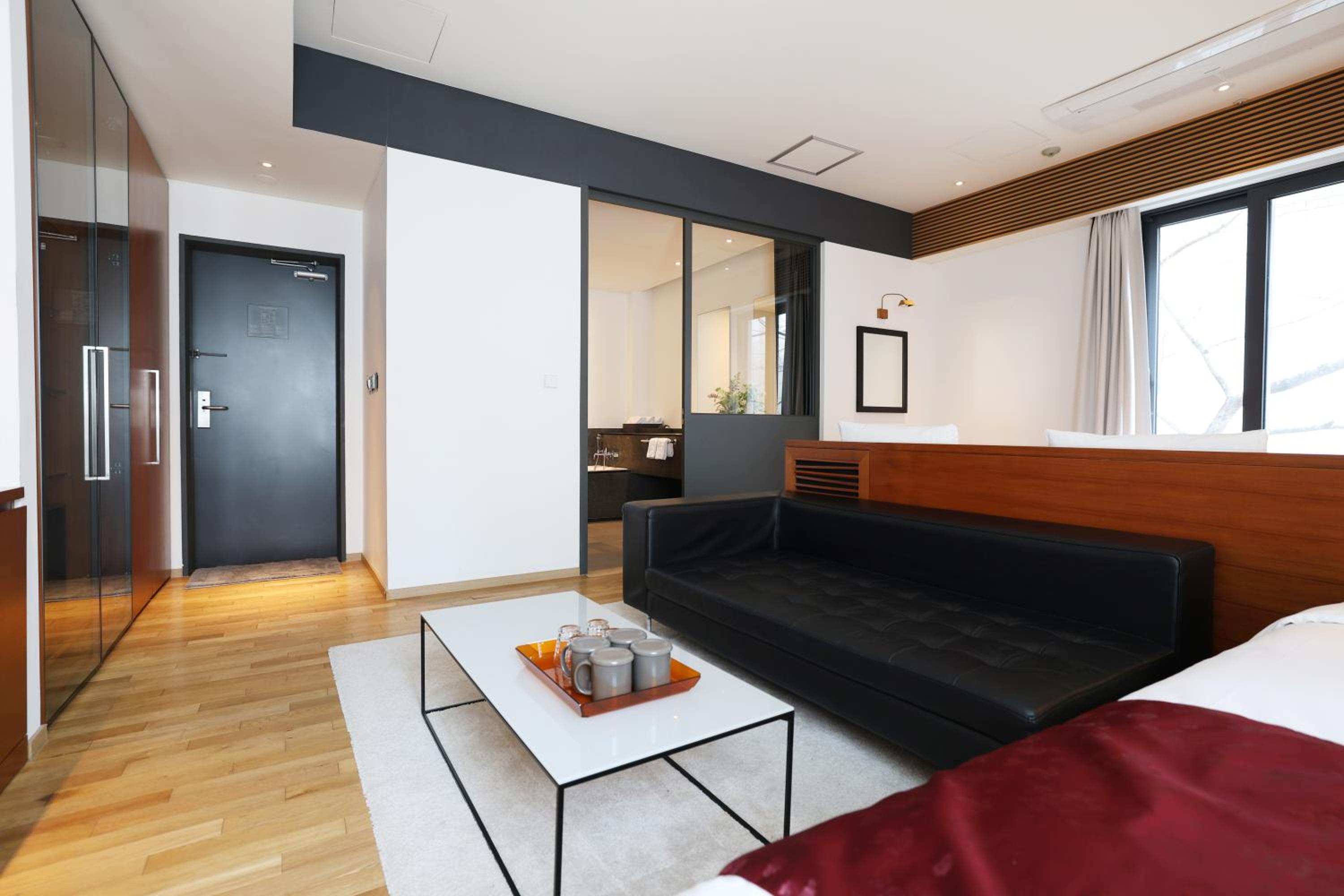 [Special Offer] Deluxe Quadruple Room - Full Make-up Service for 1 person included