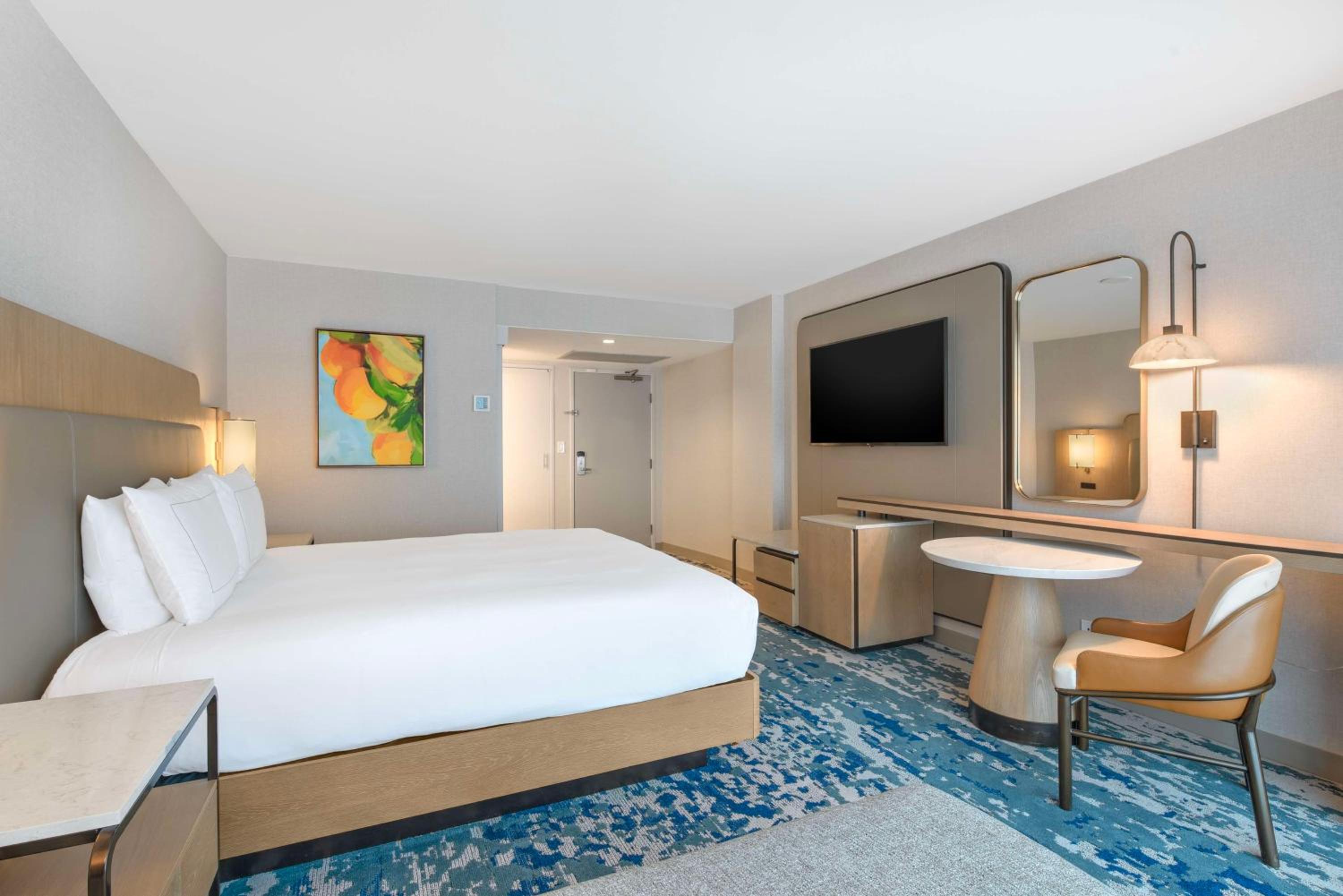 King Room with Pool View - Hearing Accessible