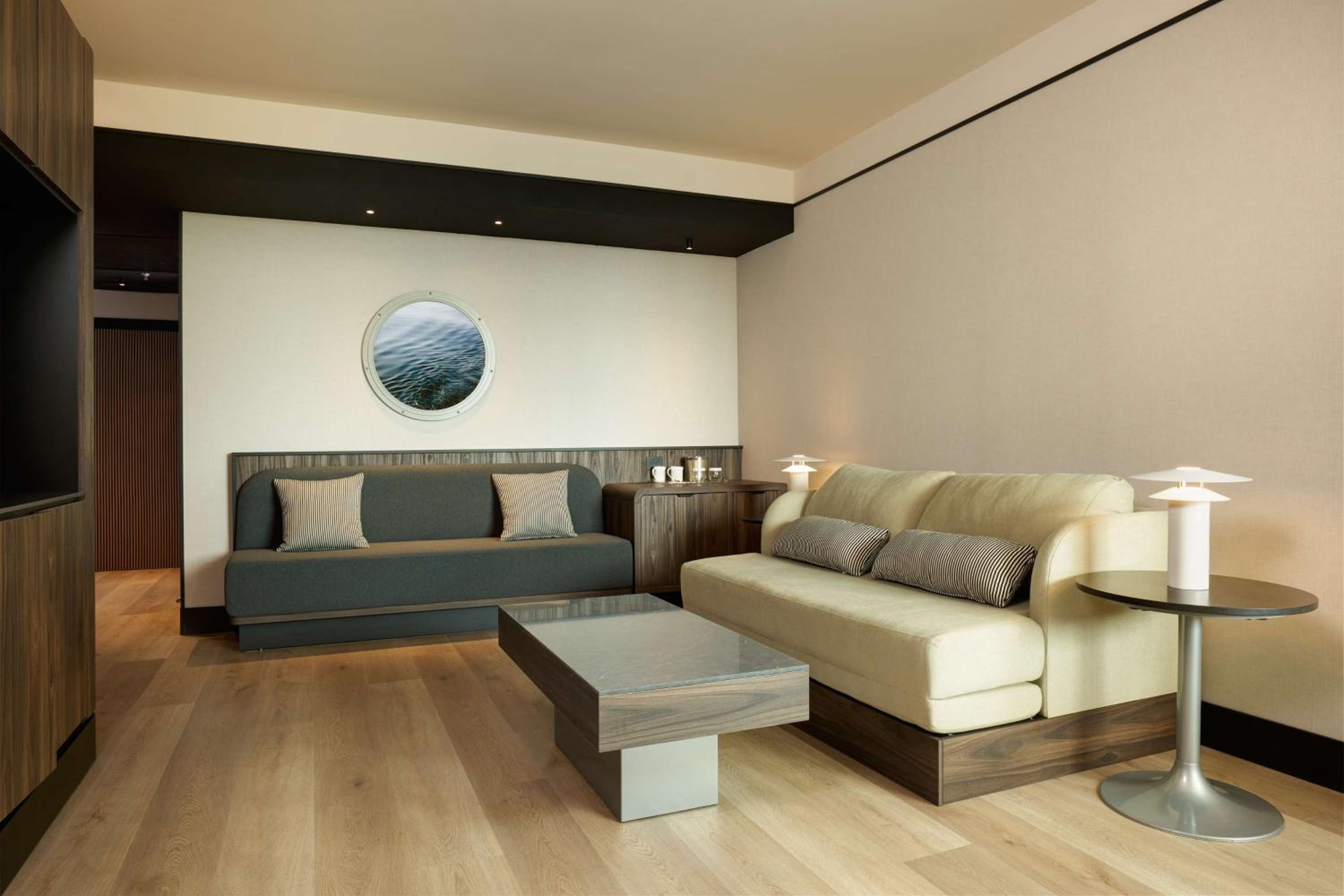 Executive Alcove King Room
