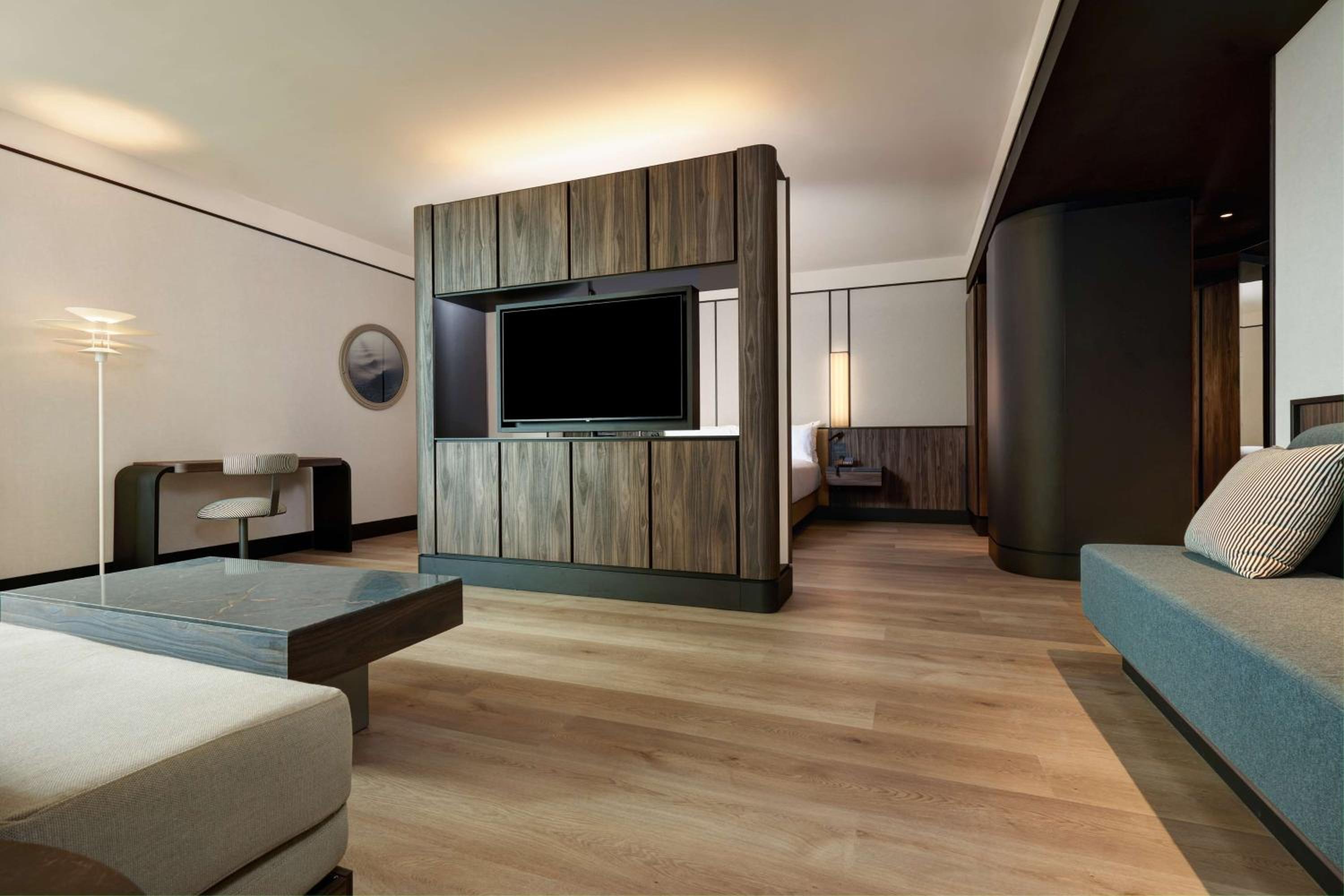 Executive Alcove King Room thumbnail 6
