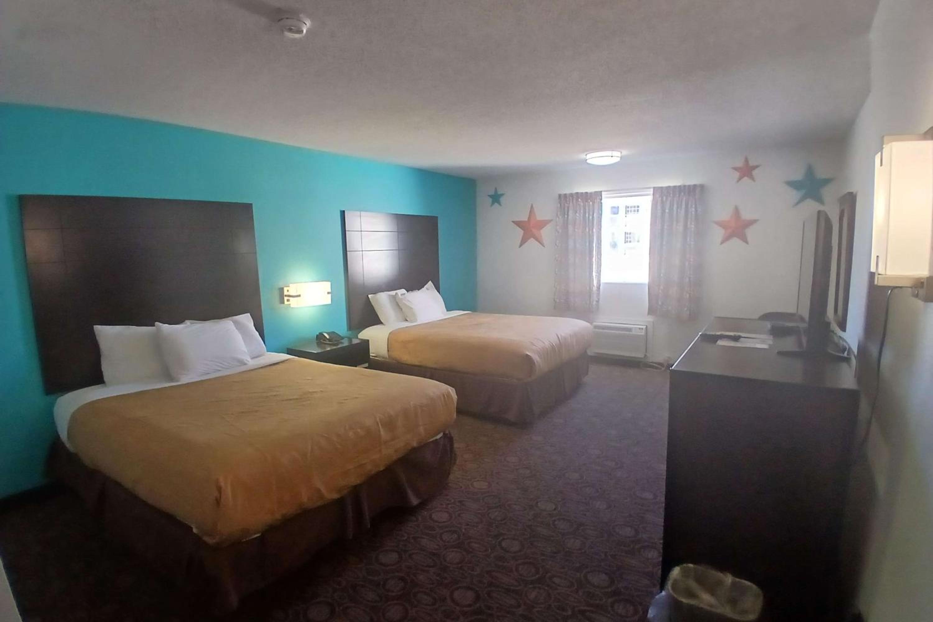 Deluxe Queen Room with Two Queen Beds and Interior Hall - Non-Smoking - Photo 1