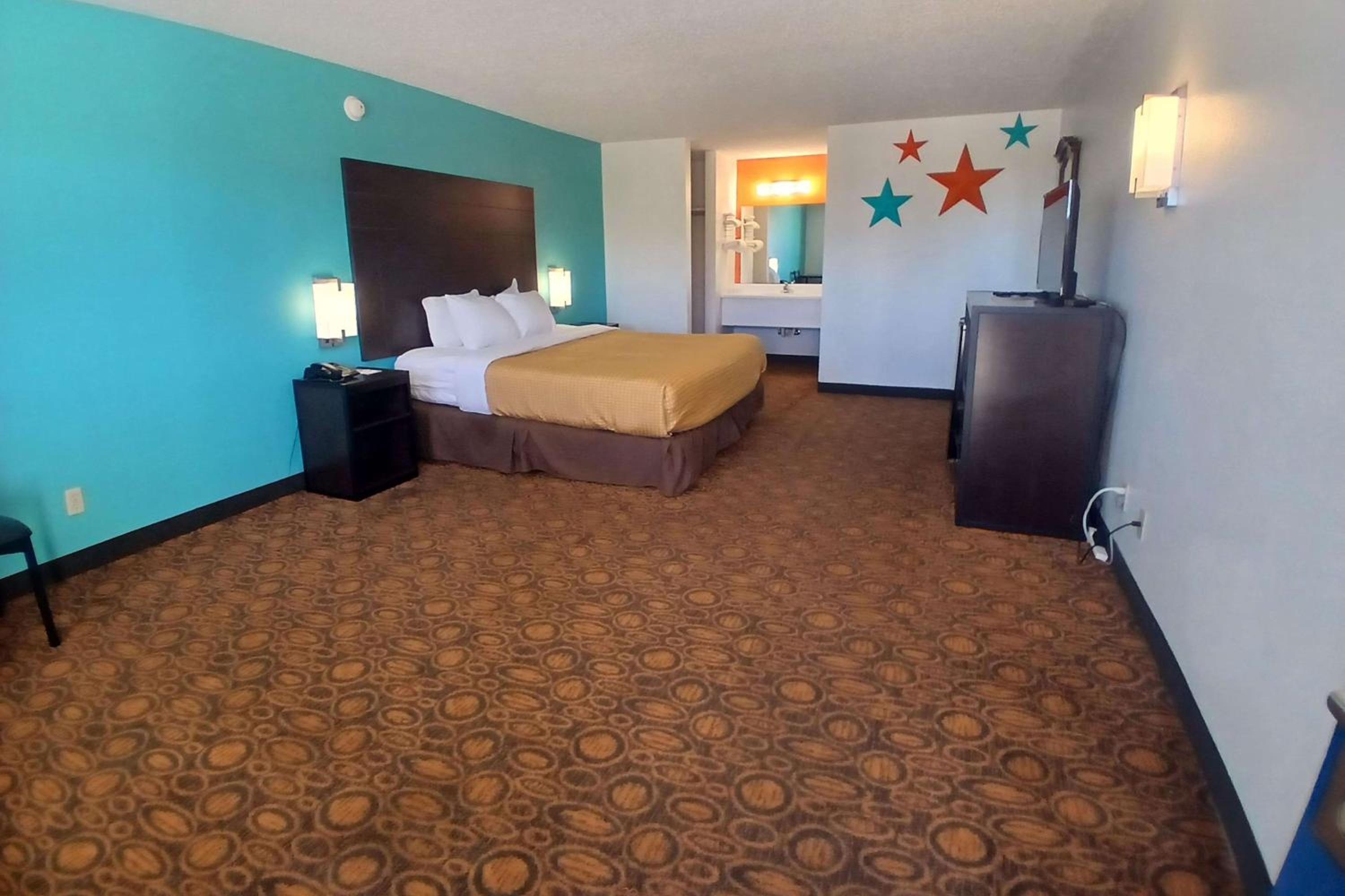 King Room - Non-Smoking - Photo 1