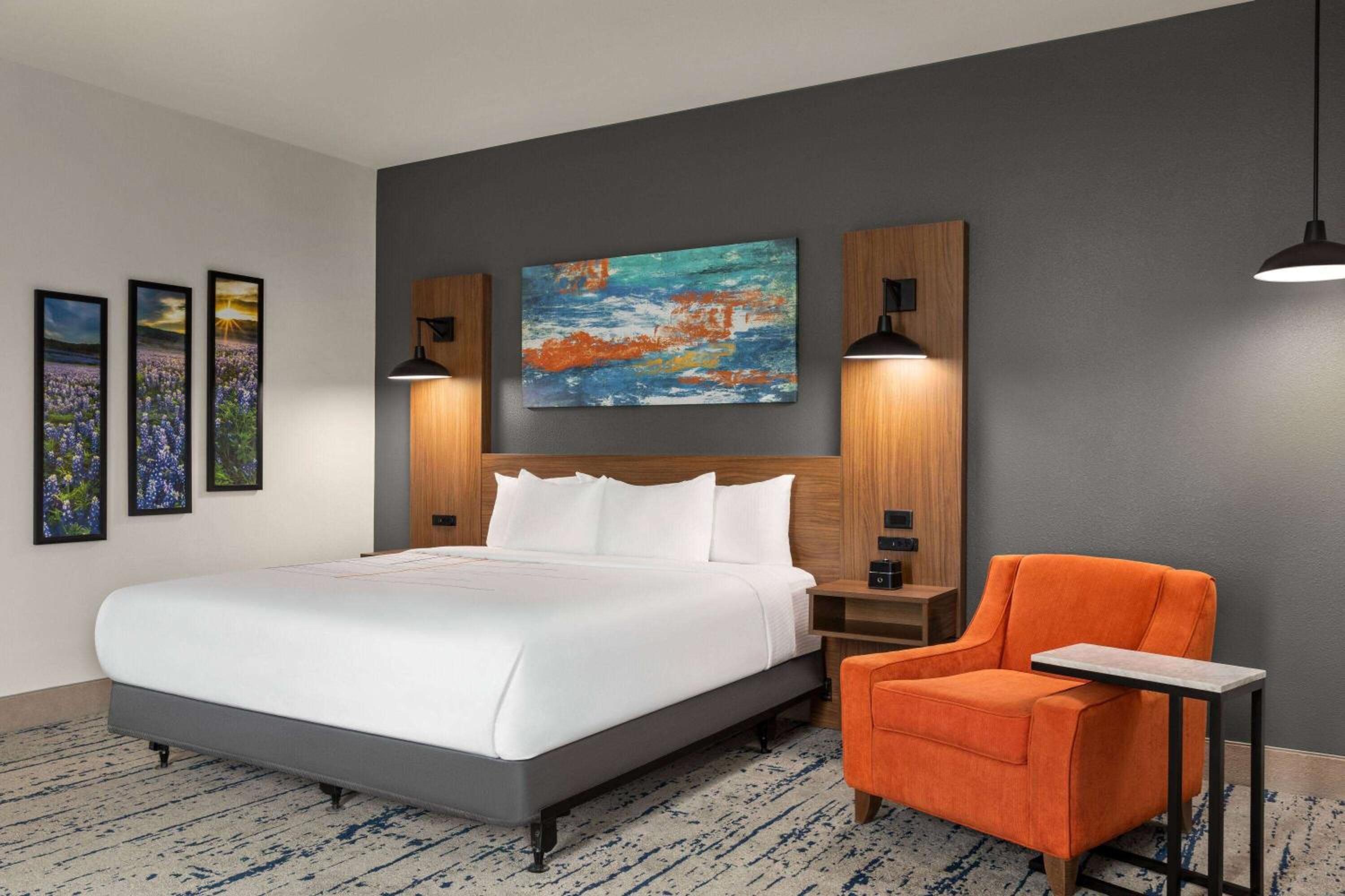 La Quinta Inn & Suites by Wyndham Austin South, Photo 3