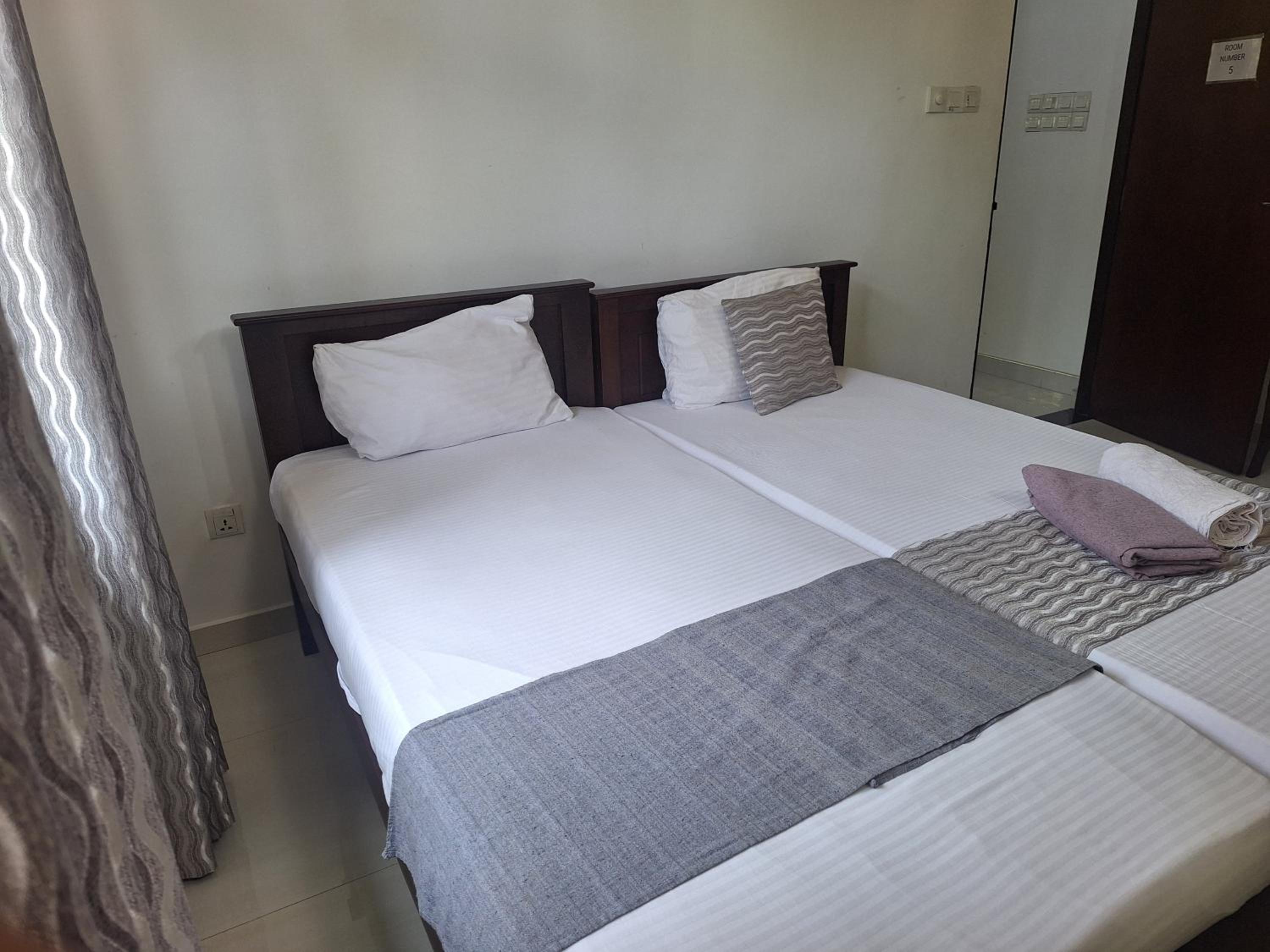 Standard Double Room with Fan photo 2