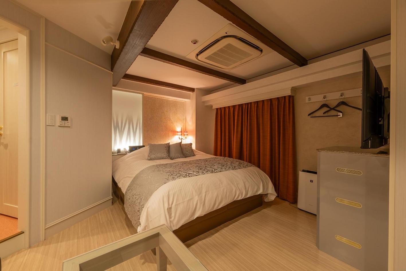 Queen Room with Spa Bath