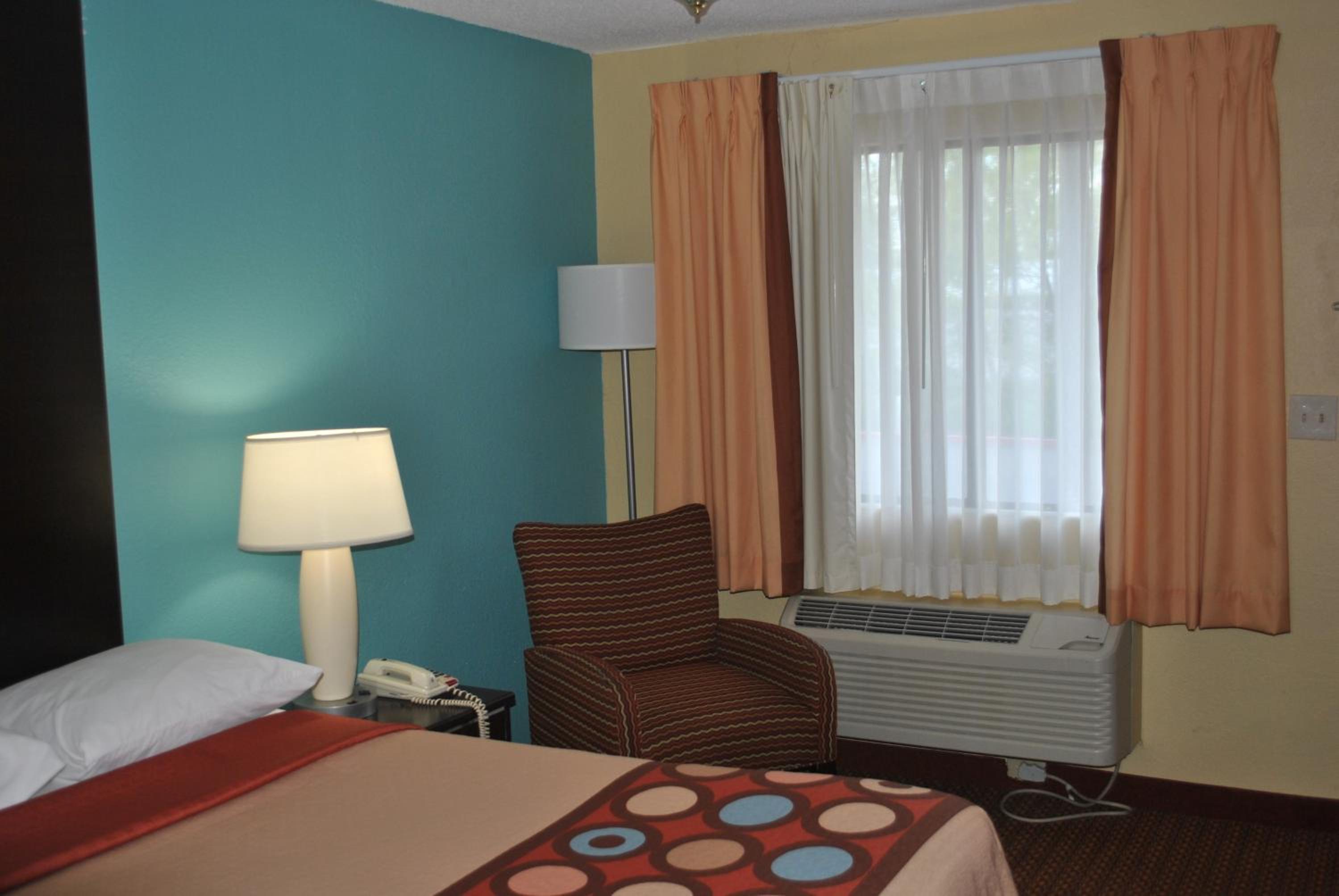 Standard King Room - Smoking - Photo 2