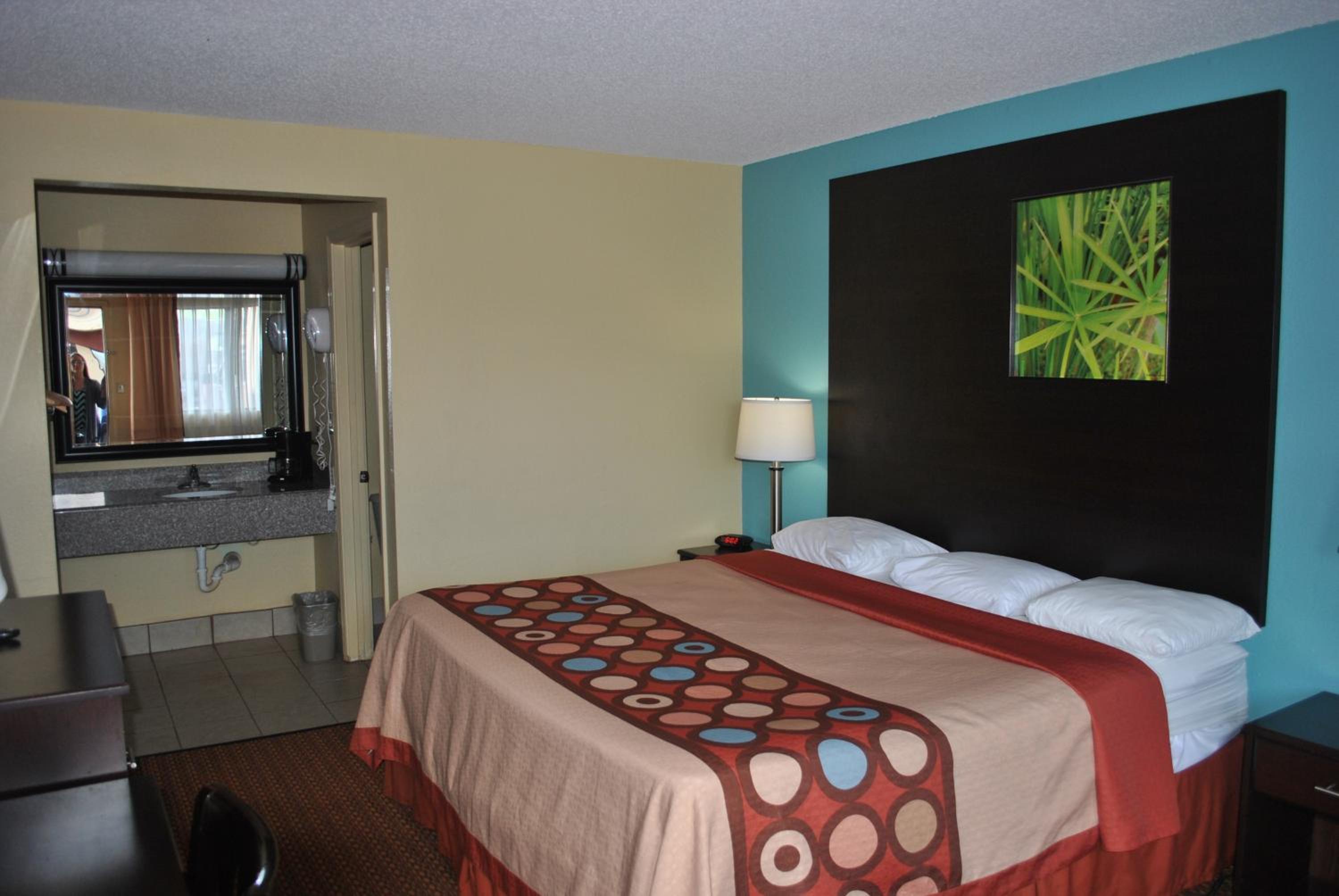 King Room - Non-Smoking - Photo 1