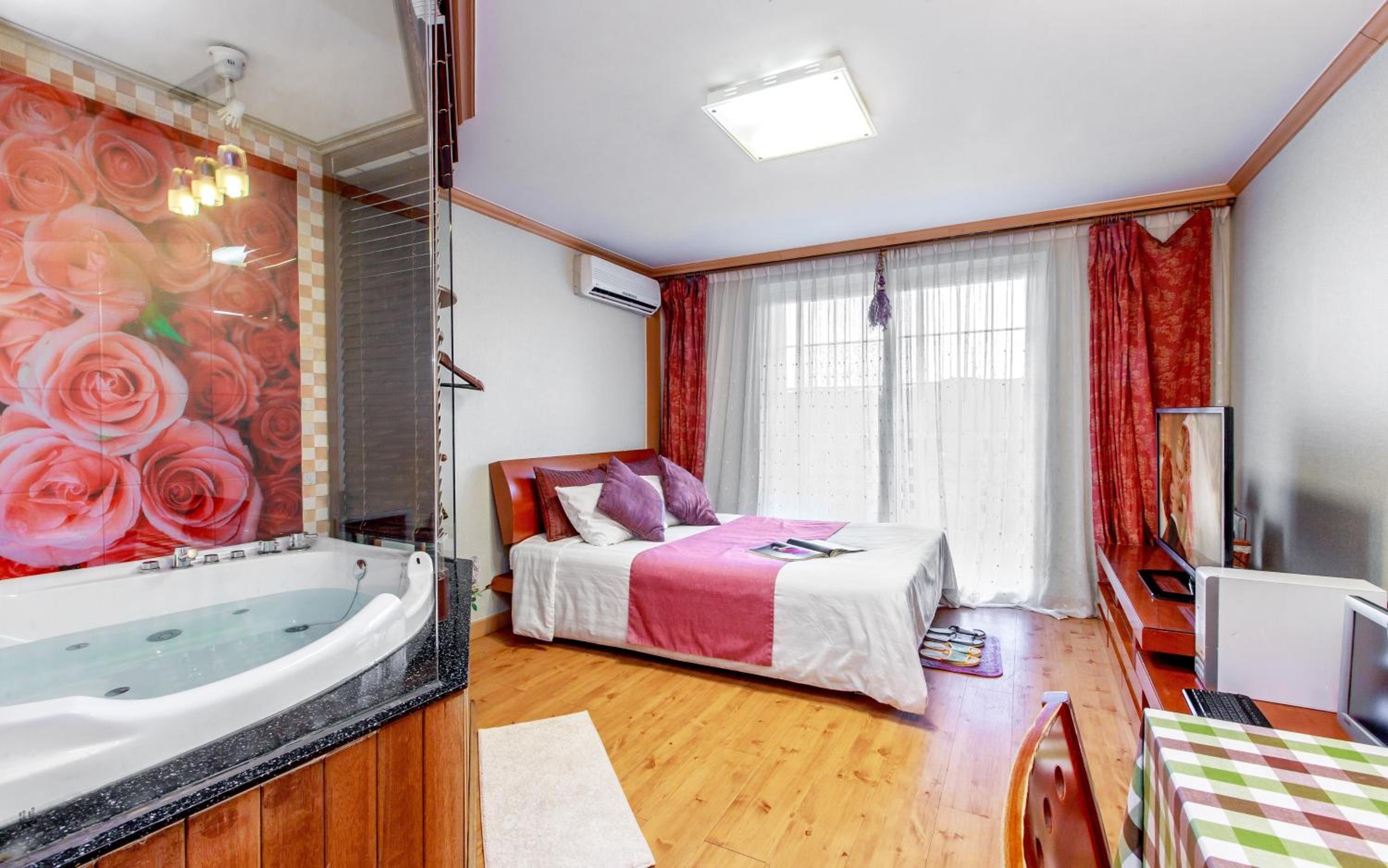 King Room with Spa Bath photo 2
