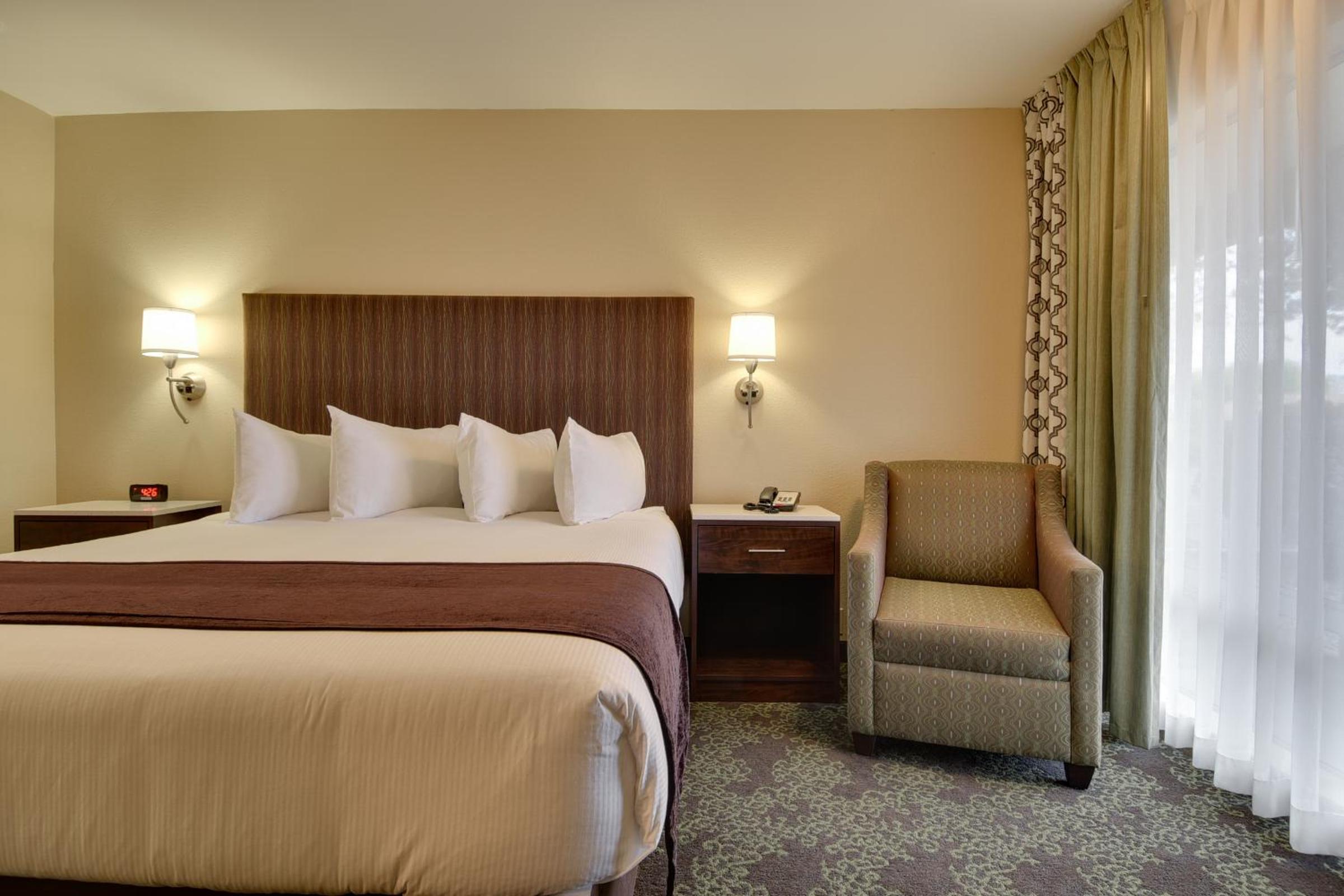 King Room - Non-Smoking photo 3