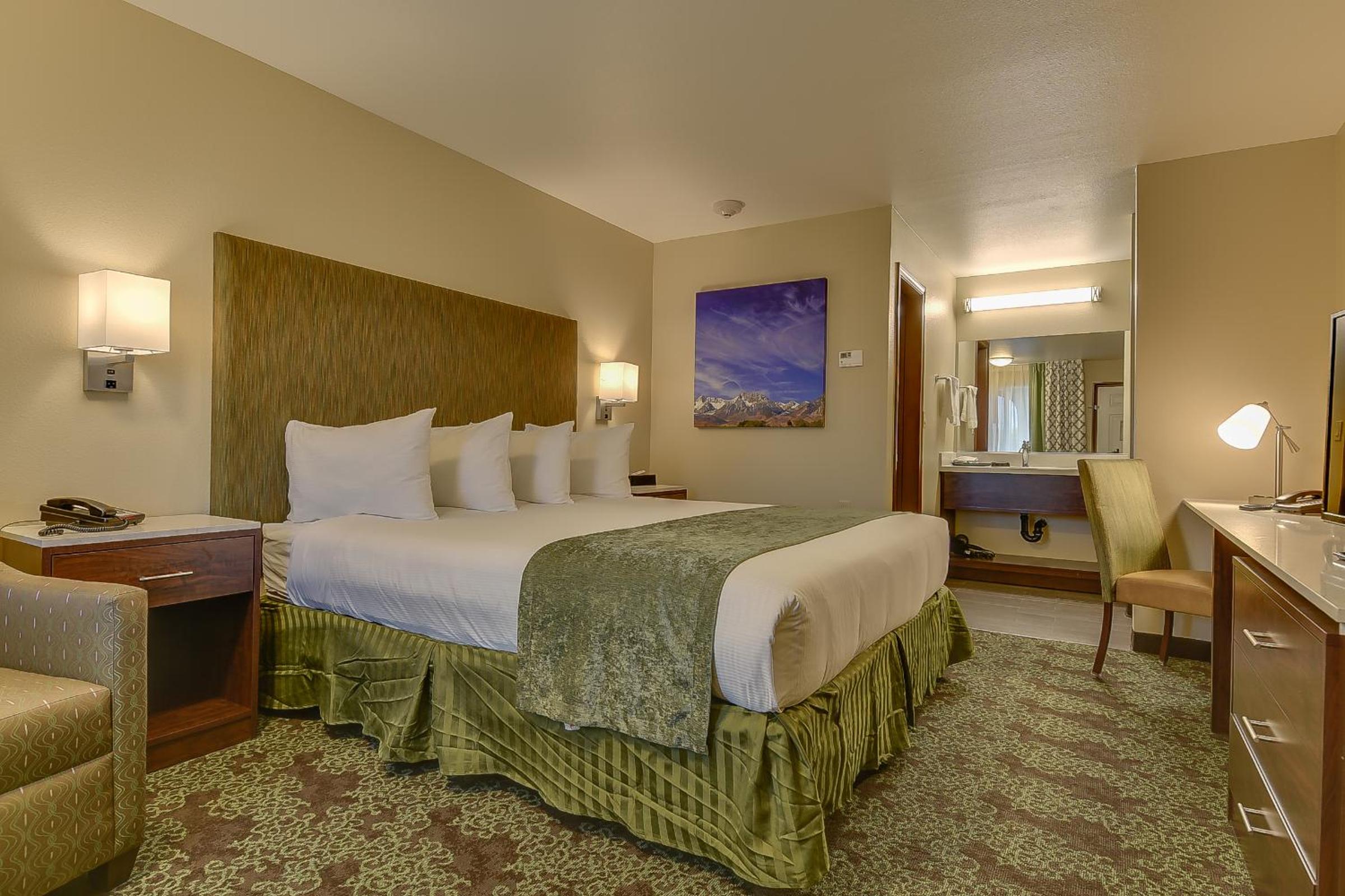 King Room - Non-Smoking photo 2