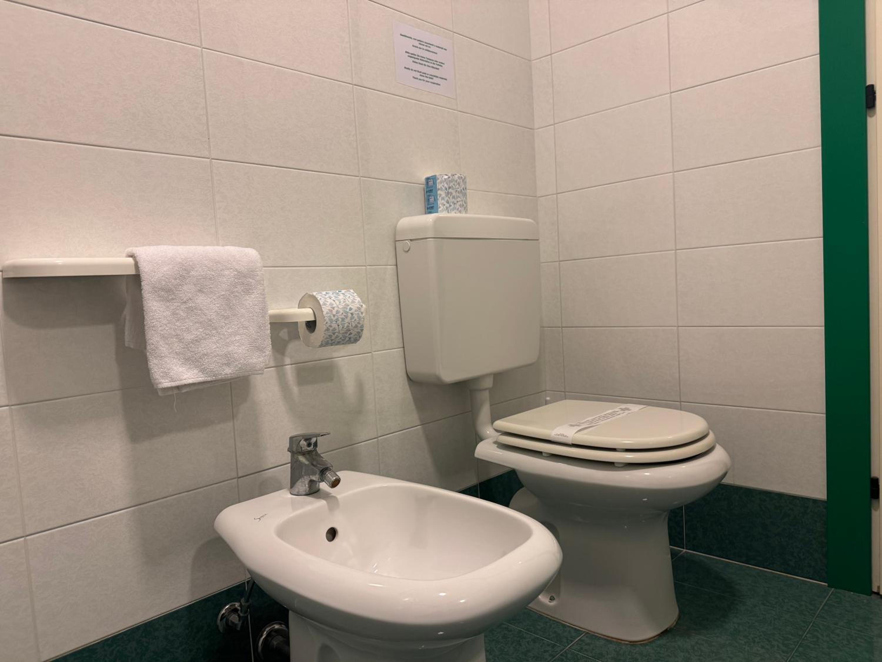 Standard Double or Twin Room photo 2
