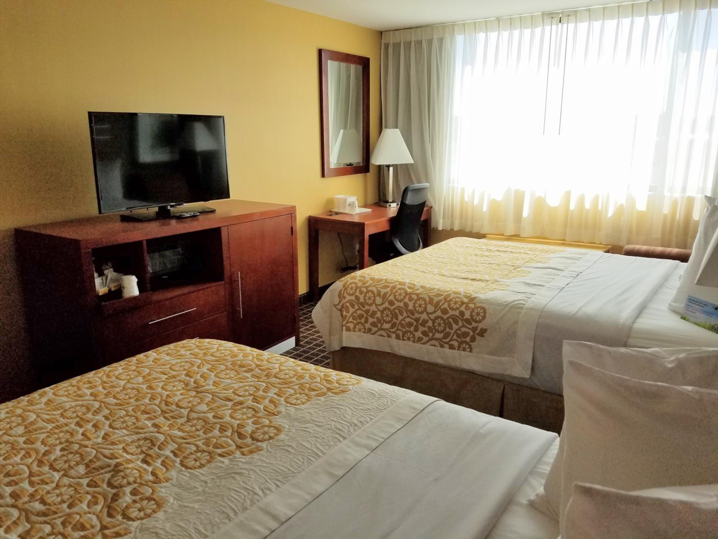 Queen Room with Two Queen Beds - Non-Smoking photo 1