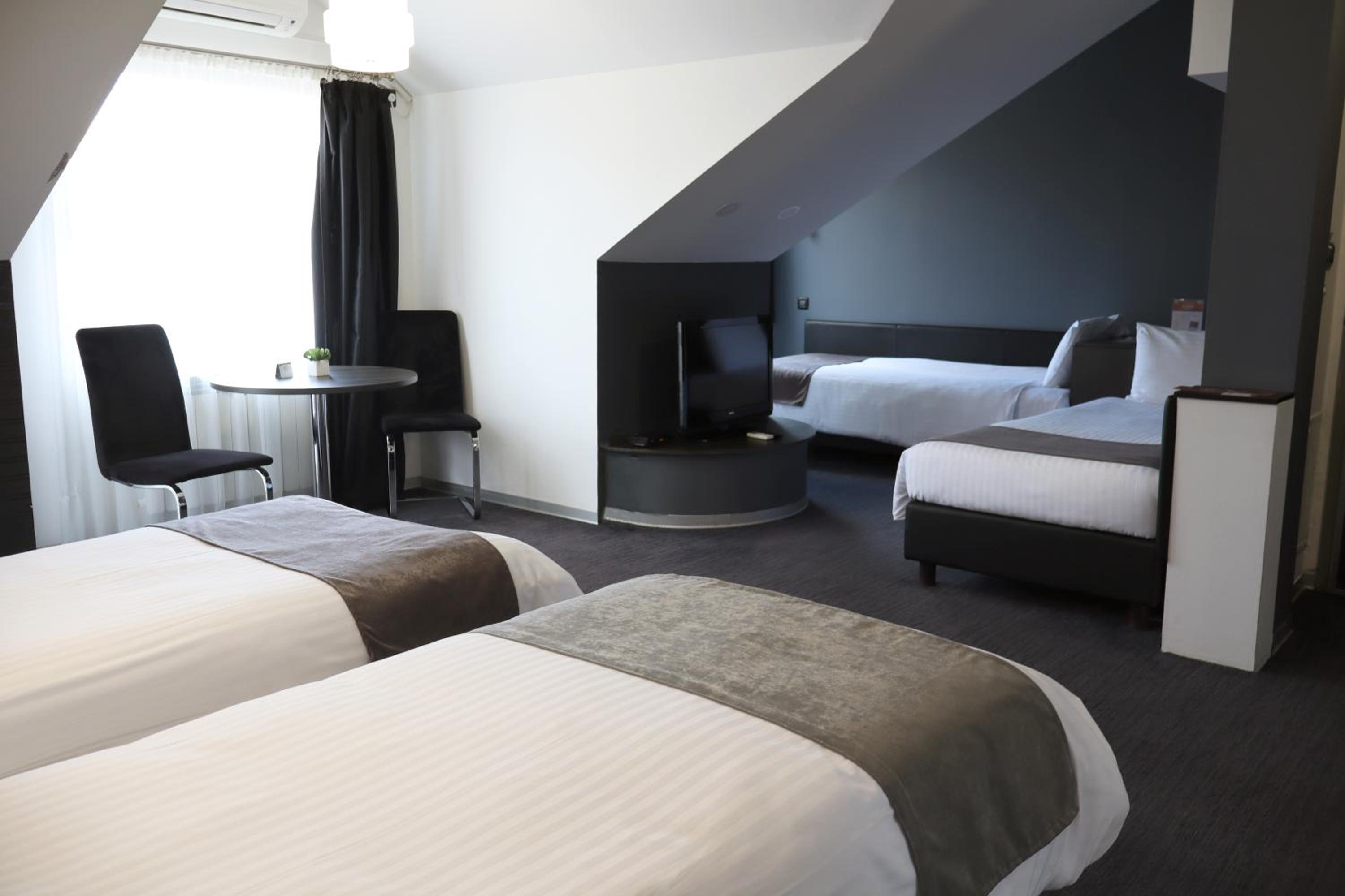 Deluxe Suite - Photo 8