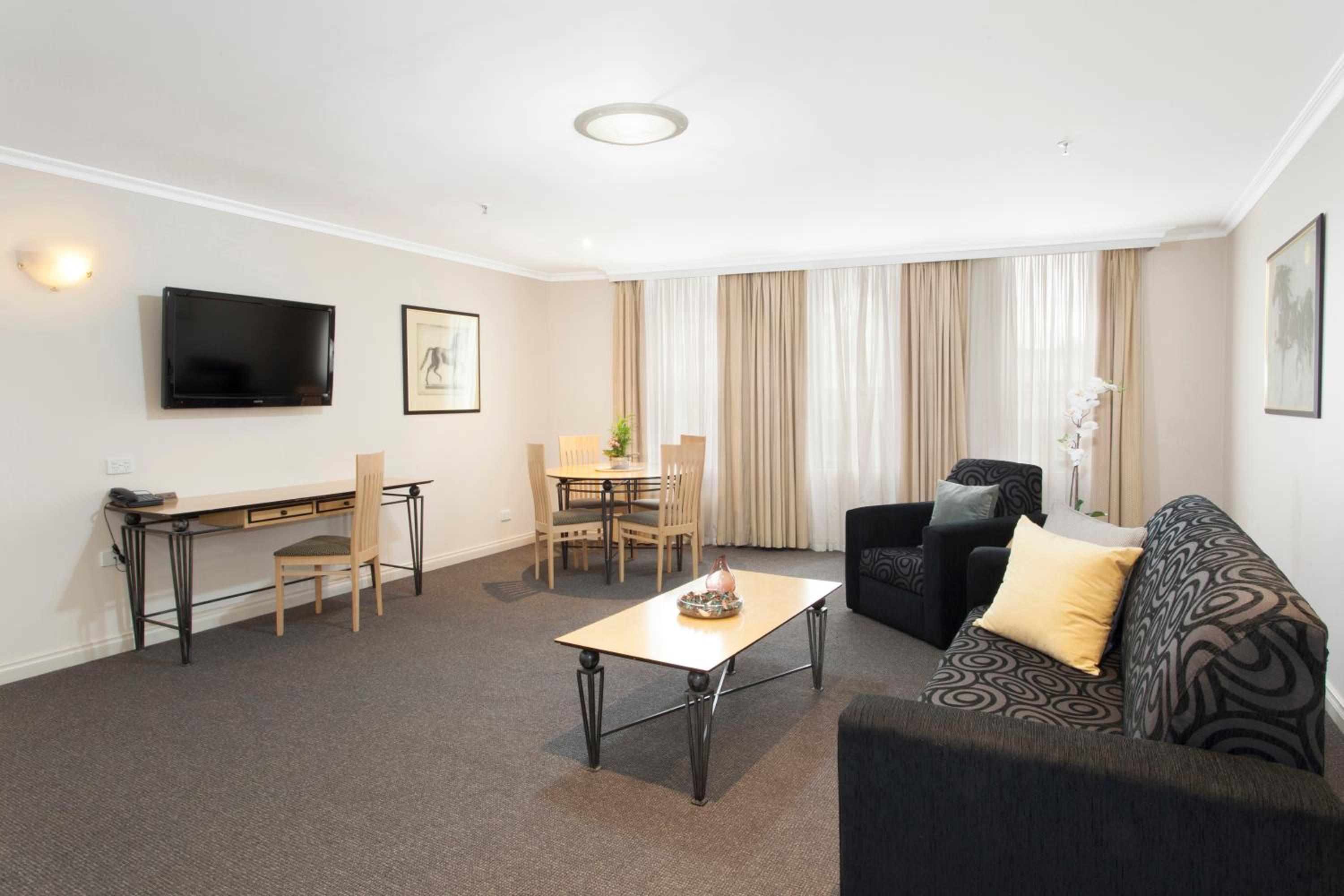 Suite with Spa Bath - Photo 2