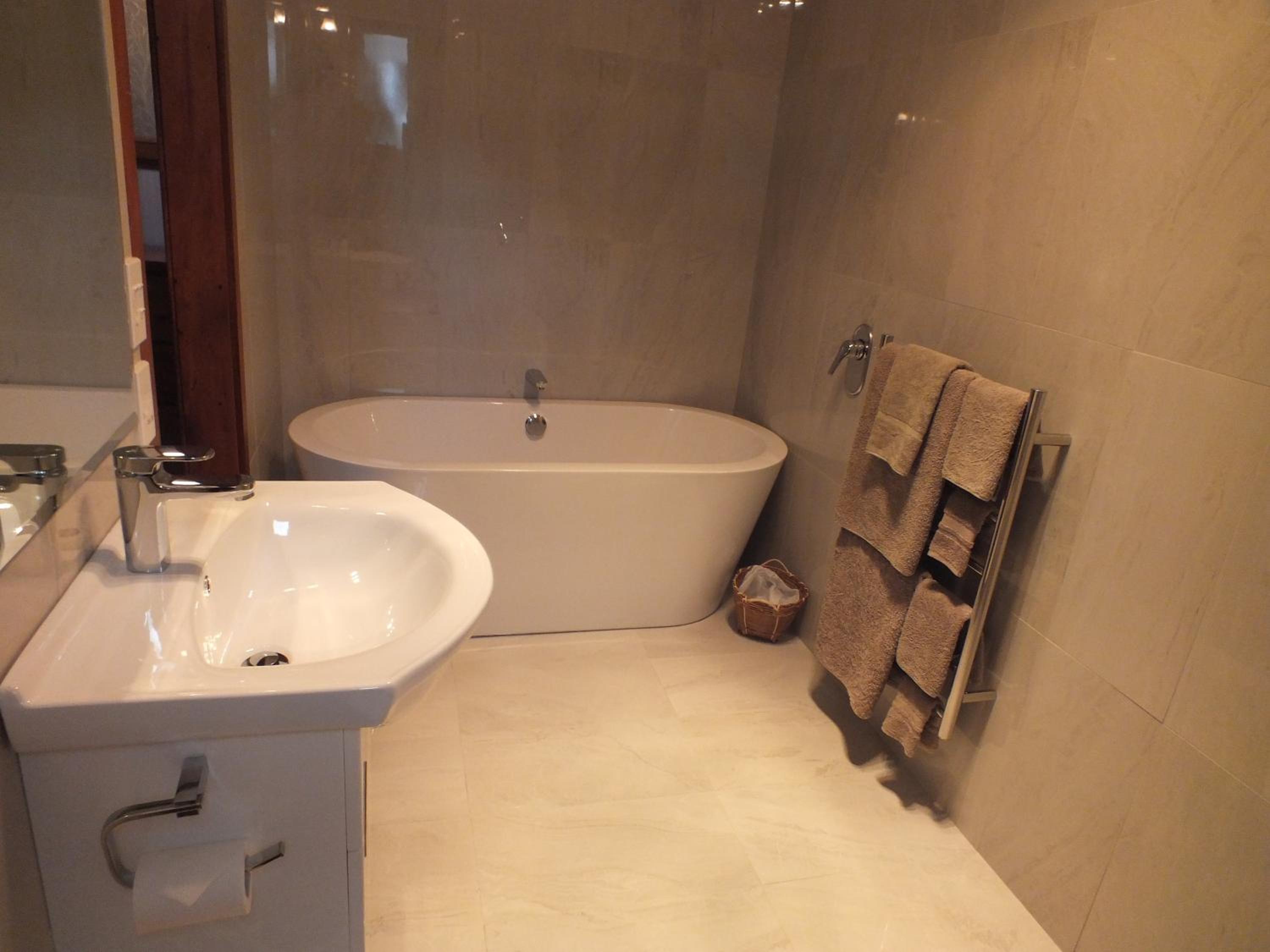 Queen Suite photo 3