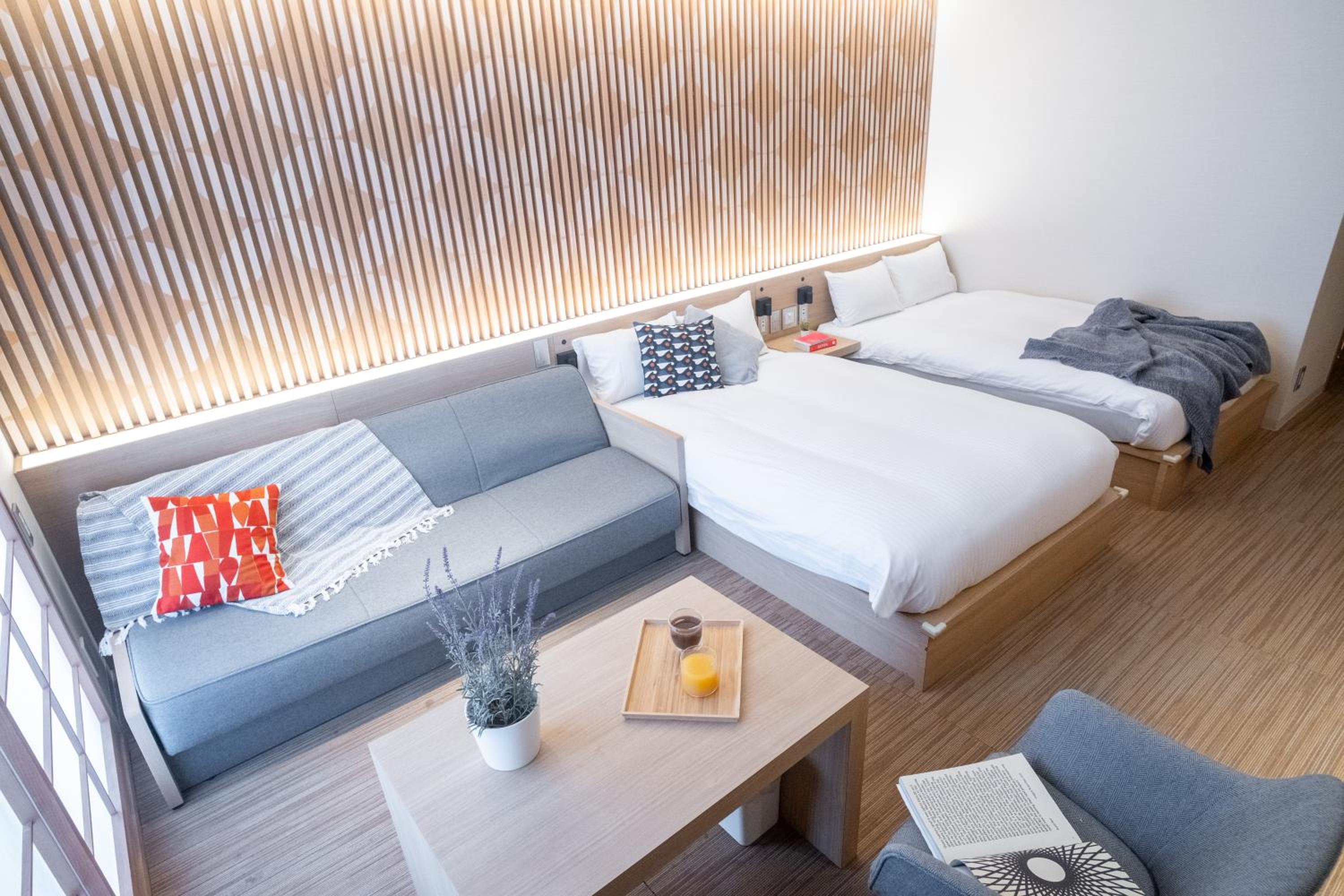 Deluxe Twin Room with Sofa Bed - Non-Smoking photo 2
