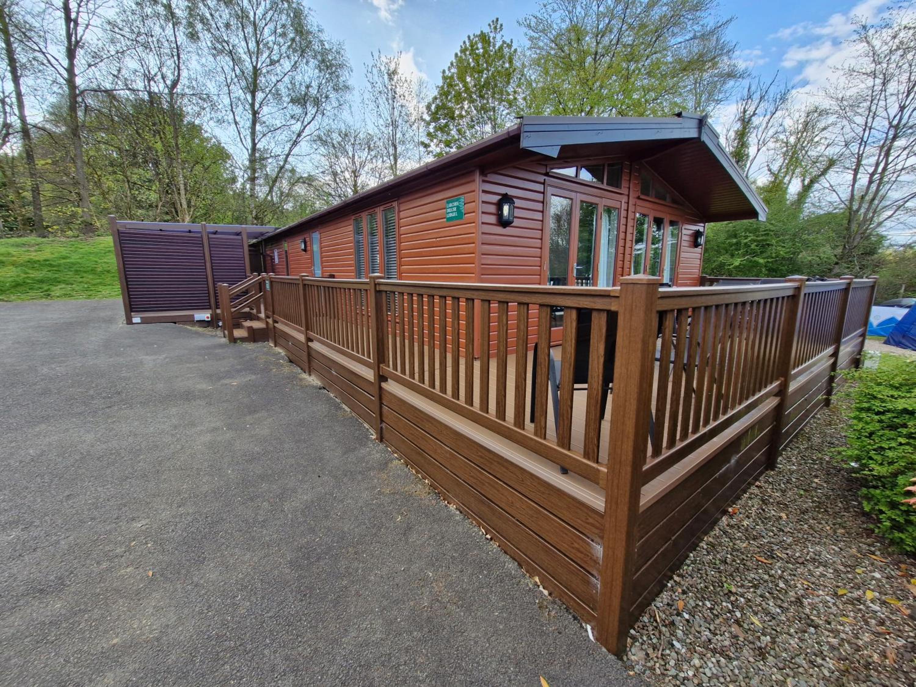 Four Bedroom Deluxe Lodge with Hot Tub photo 1