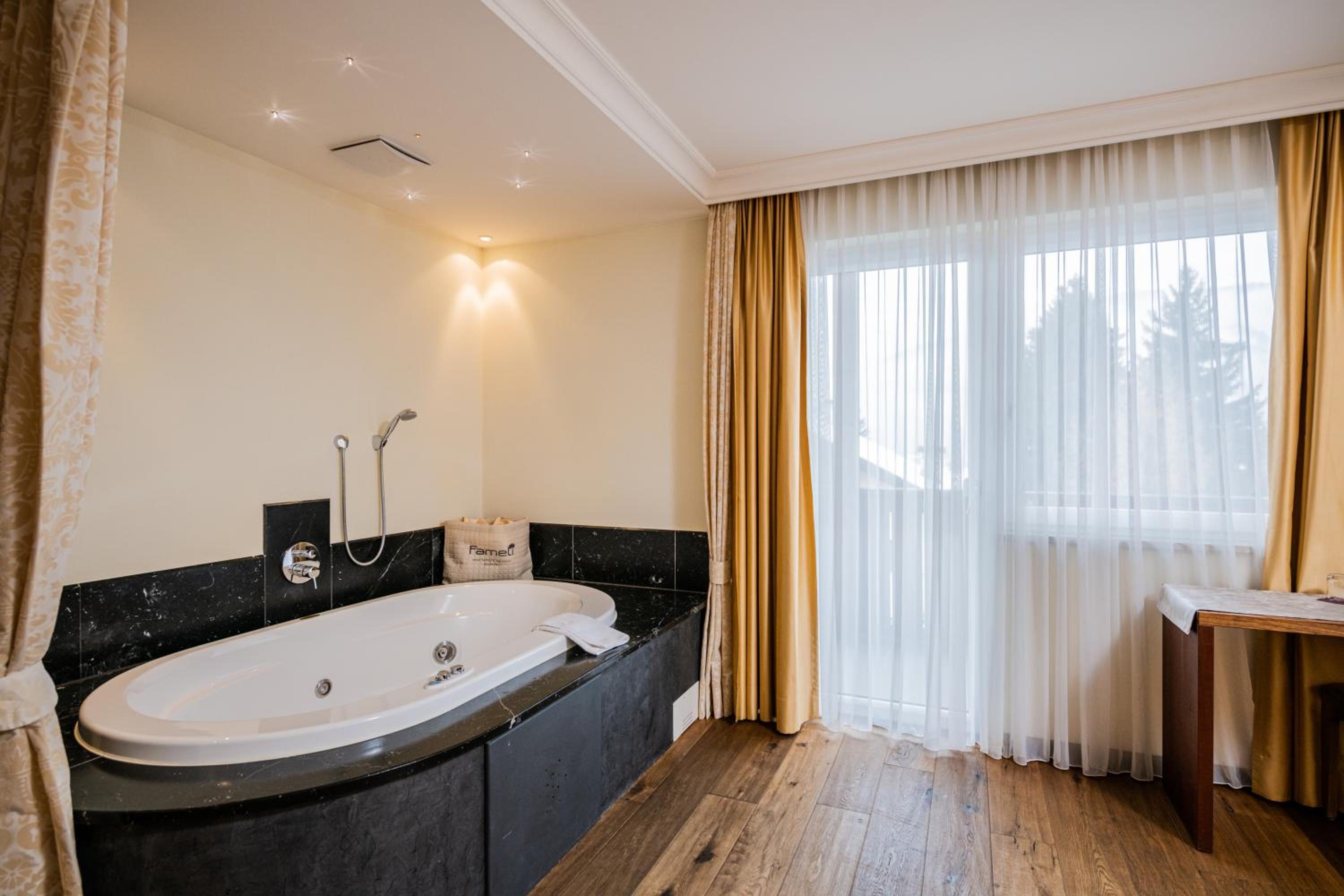 Suite with Hot Tub