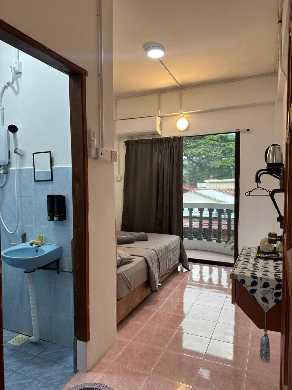 Deluxe Double Room with Balcony photo 2