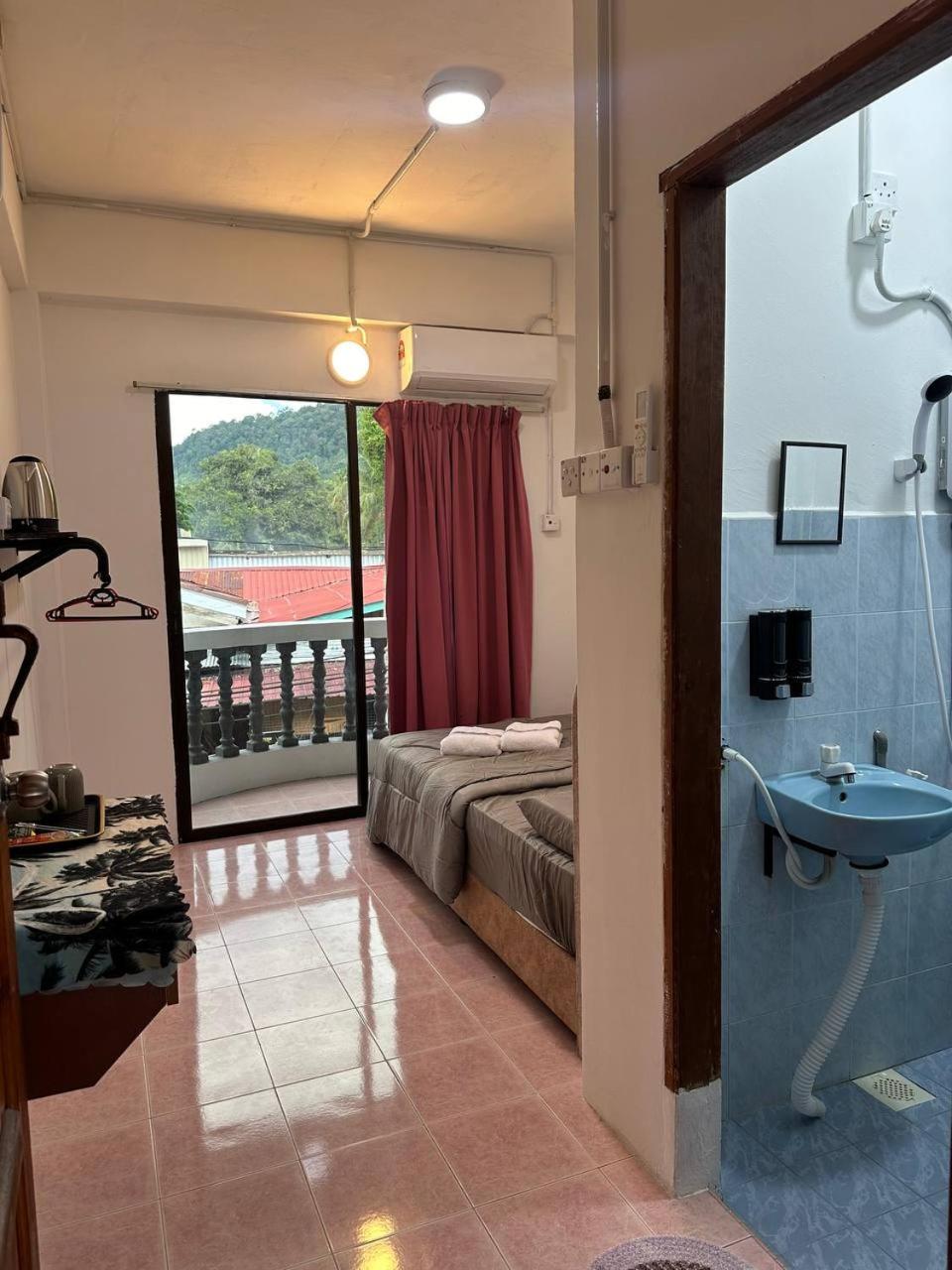 Deluxe Double Room with Balcony photo 3