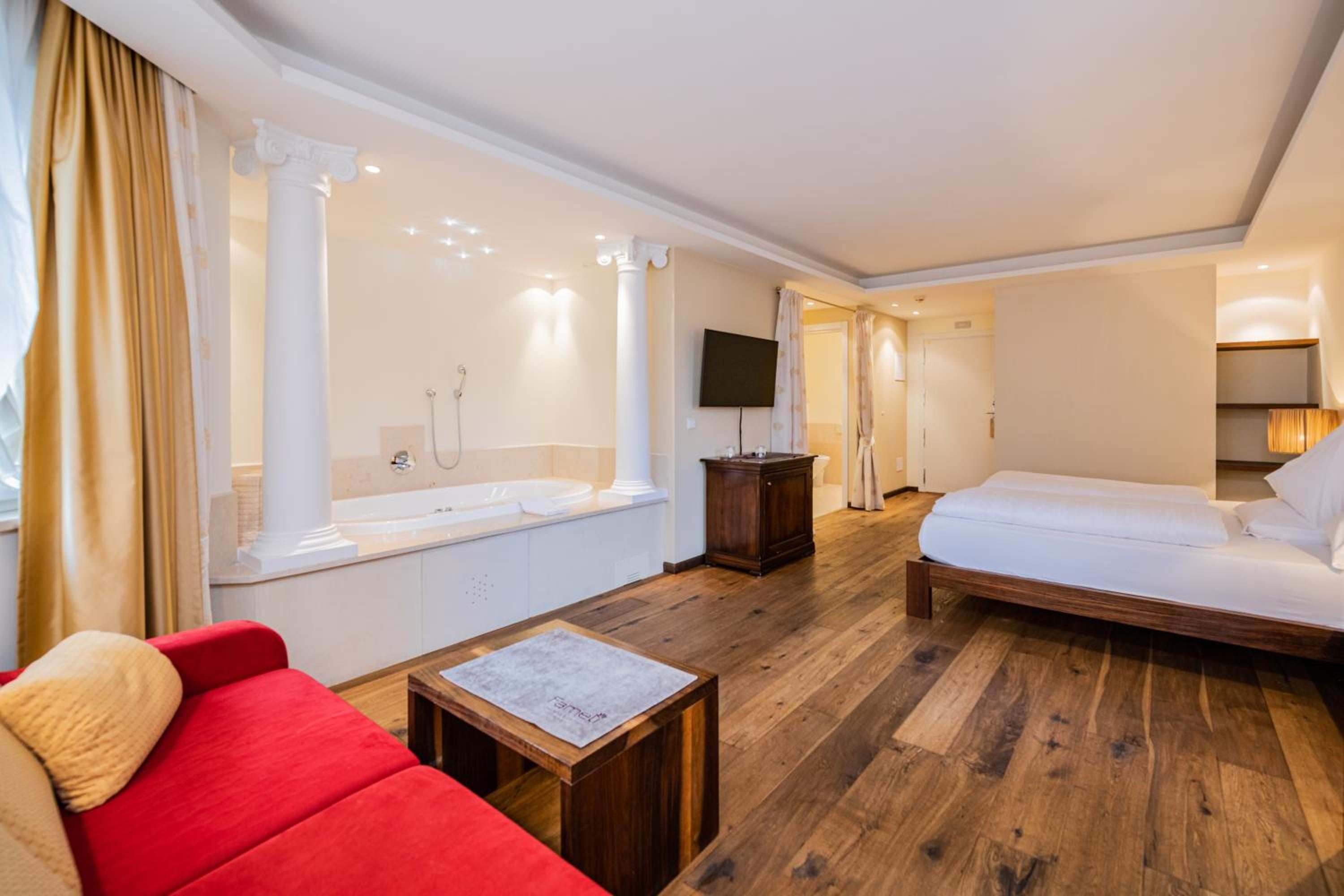 King Suite with Spa Bath