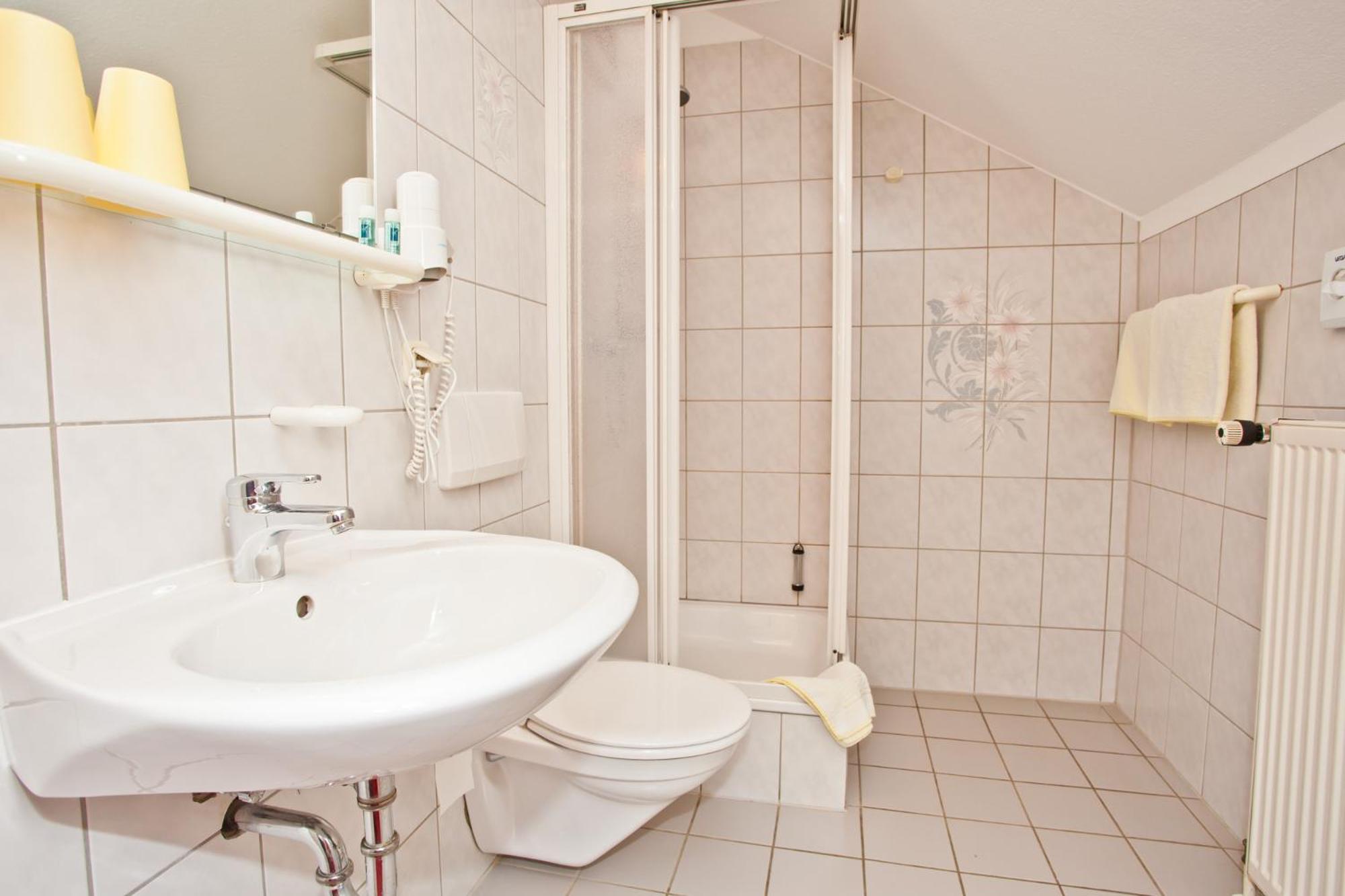Standard Double Room - Photo 6