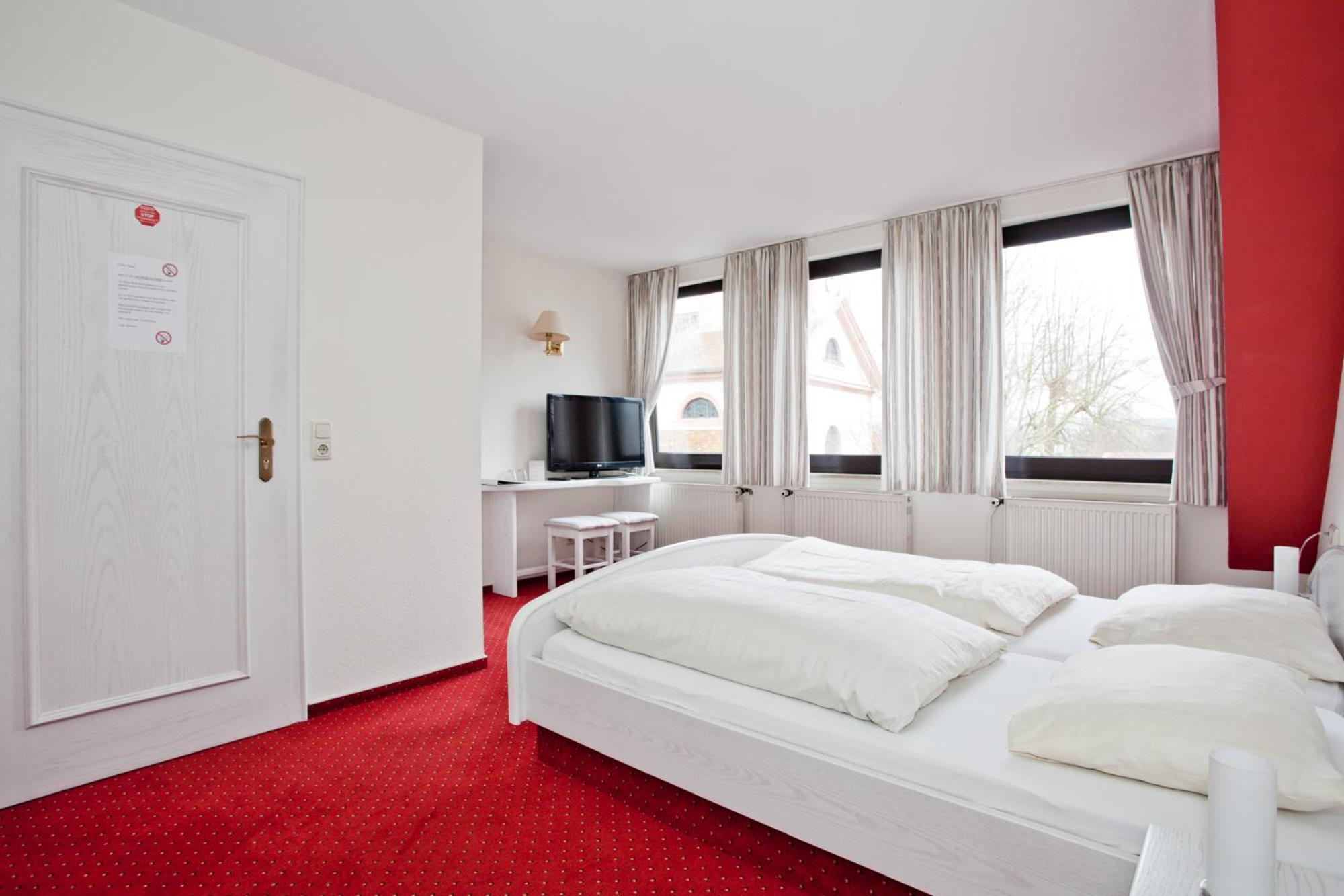 Standard Double Room - Photo 5