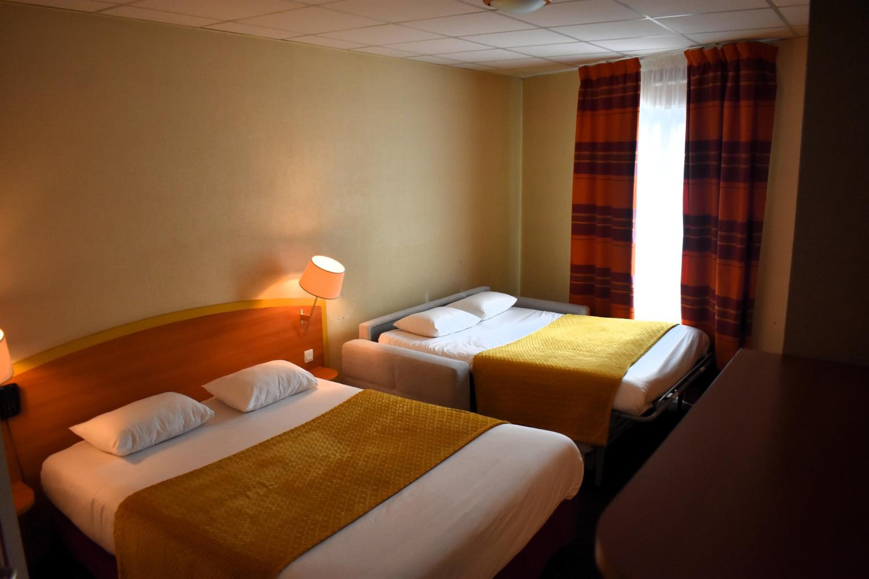 Quadruple Room - Photo 8