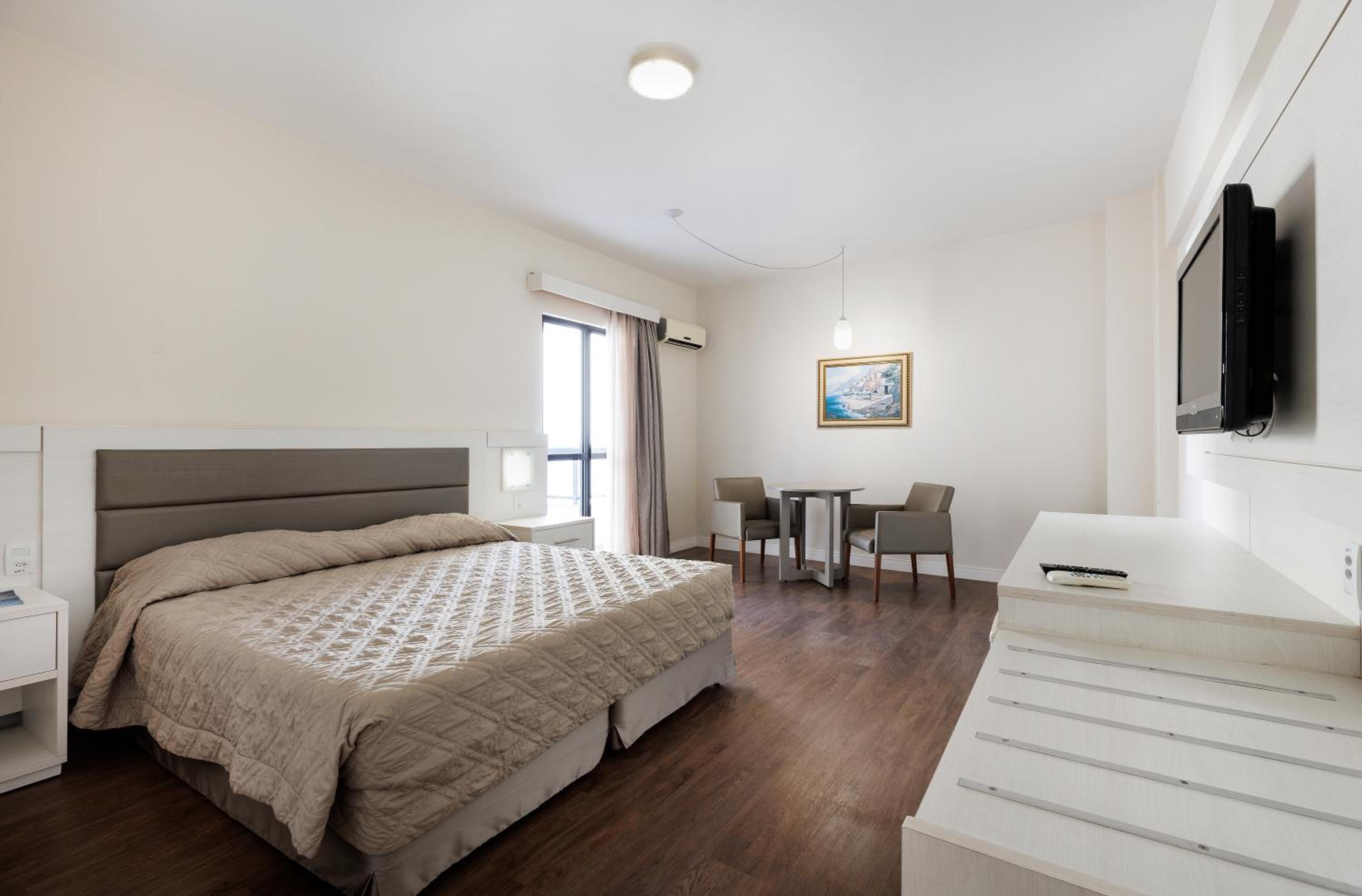 Deluxe Room (1 adult + 1 child)