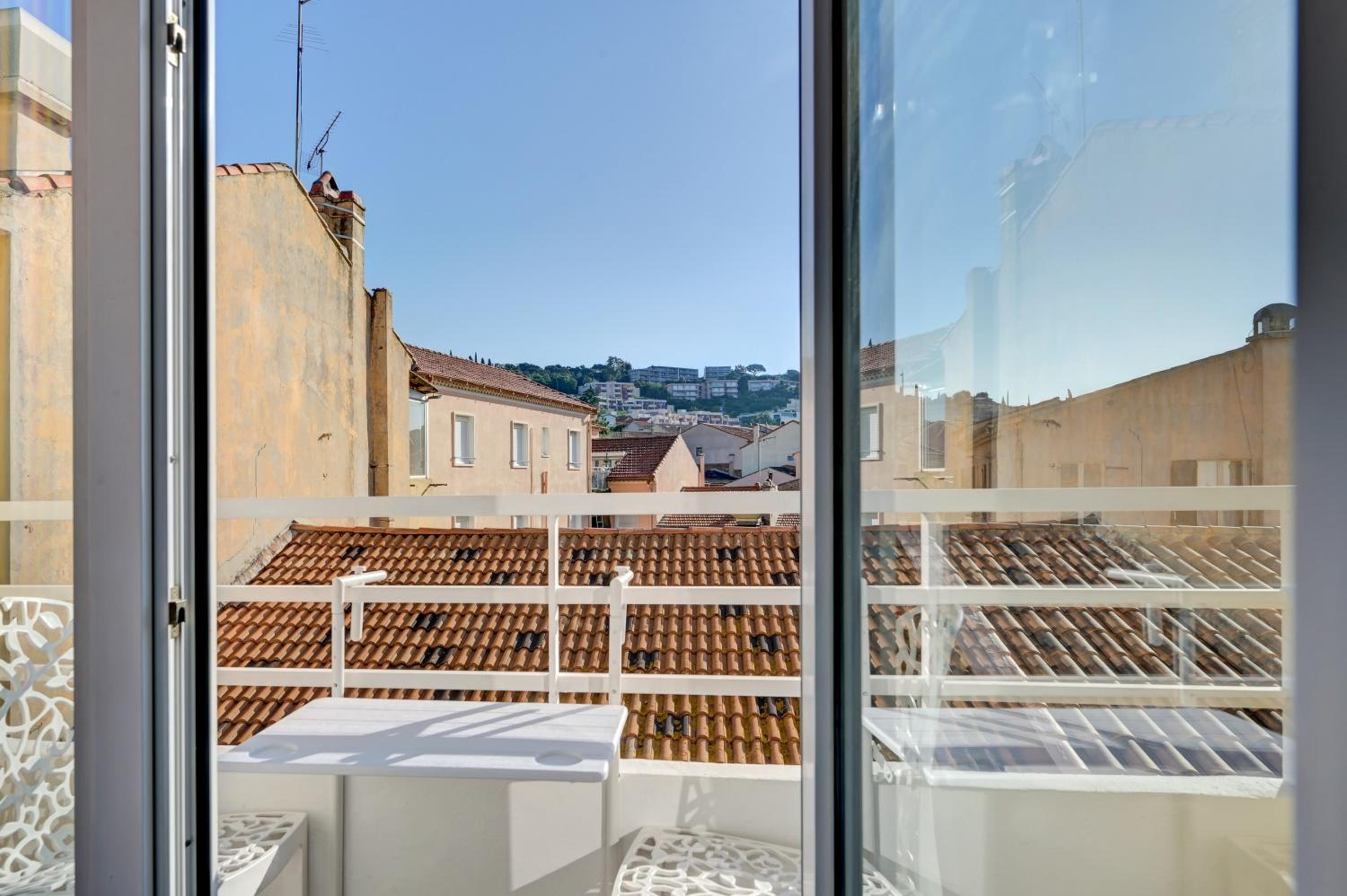 Double Room with Partial Sea View - Photo 4