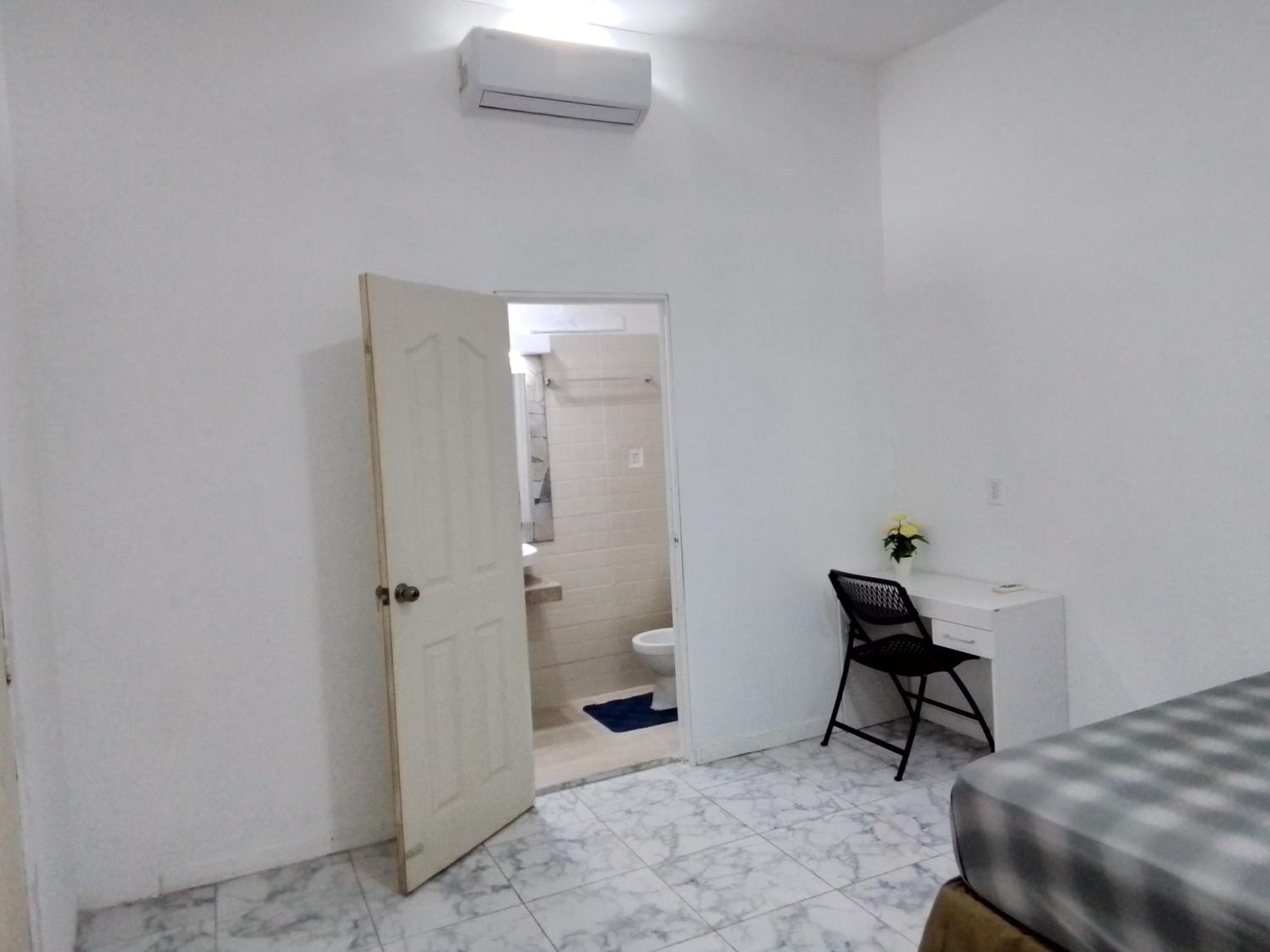 Triple Room with Private Bathroom photo 2