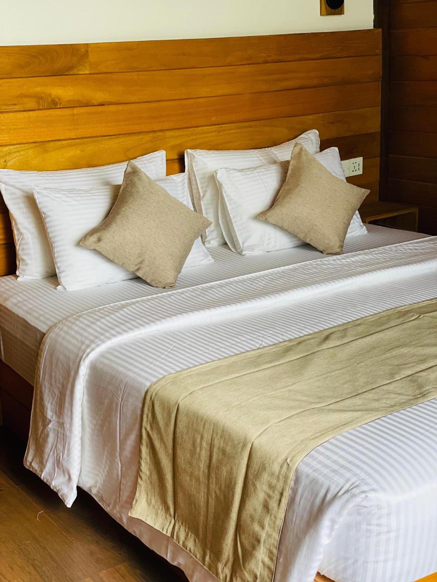 Deluxe Double Room with Balcony photo 2