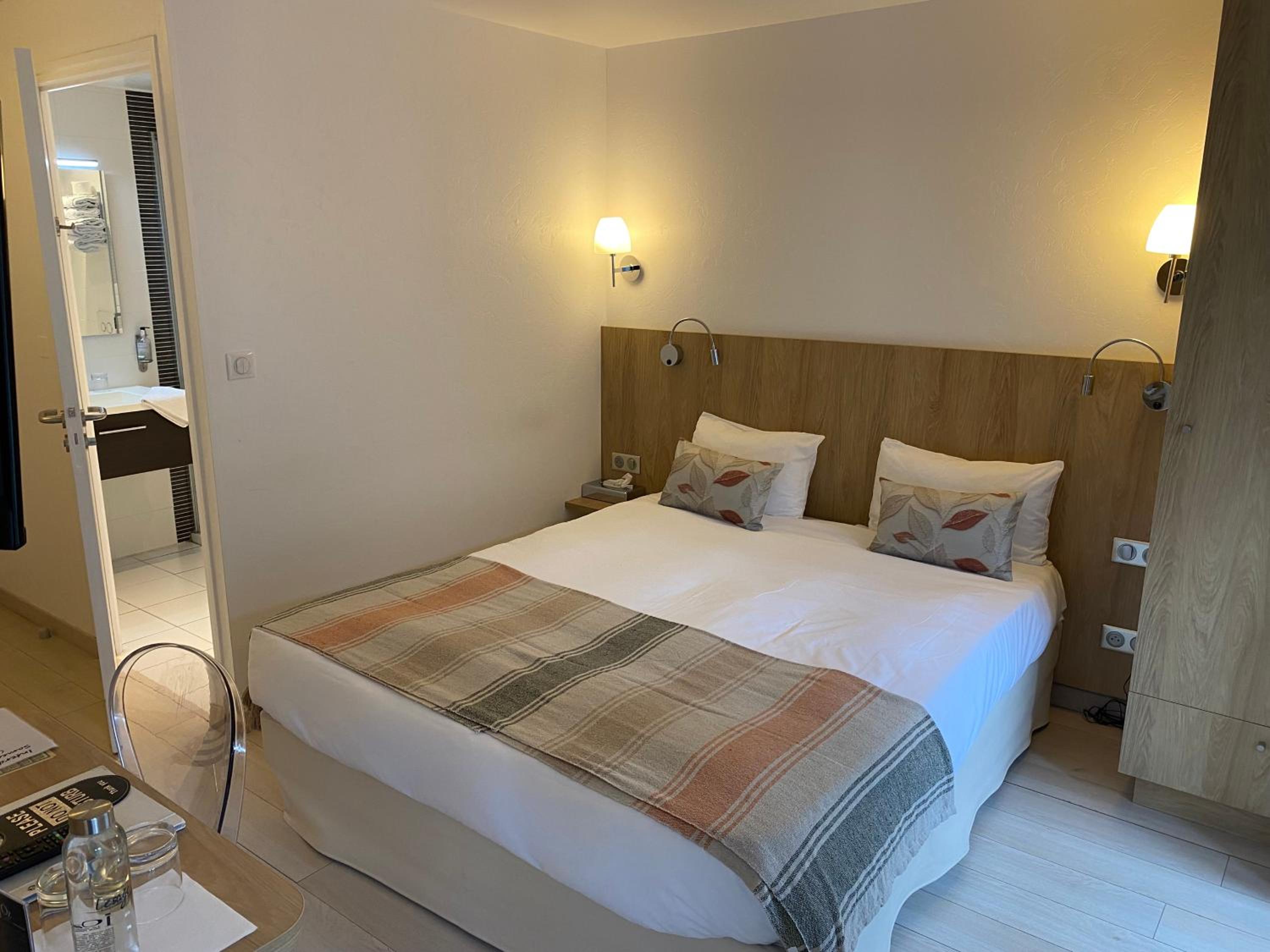 Standard Double Room photo 3