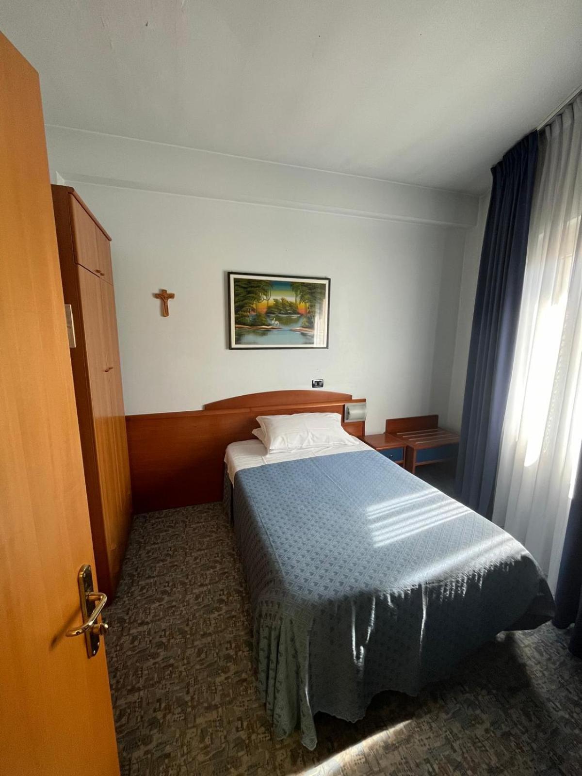 Small Double Room photo 1
