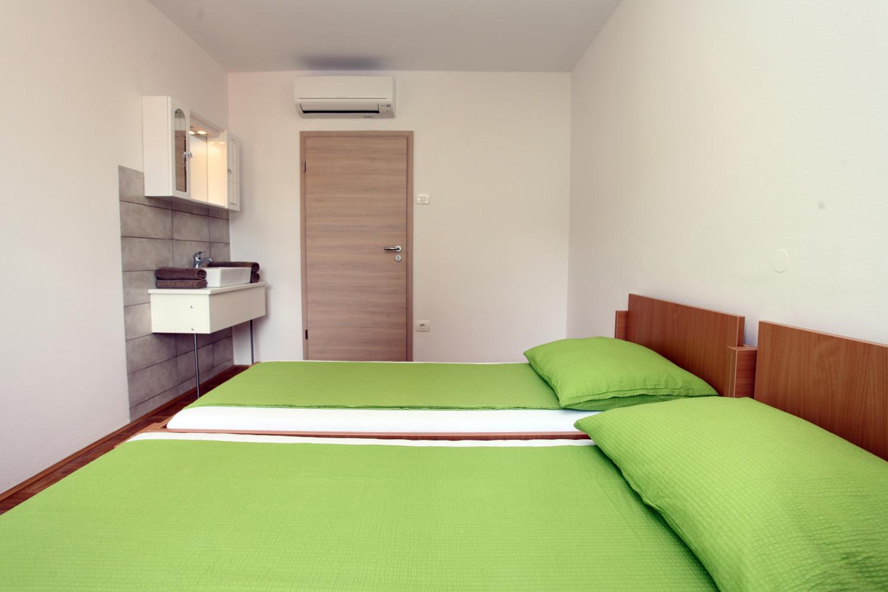 Double Room - Photo 7