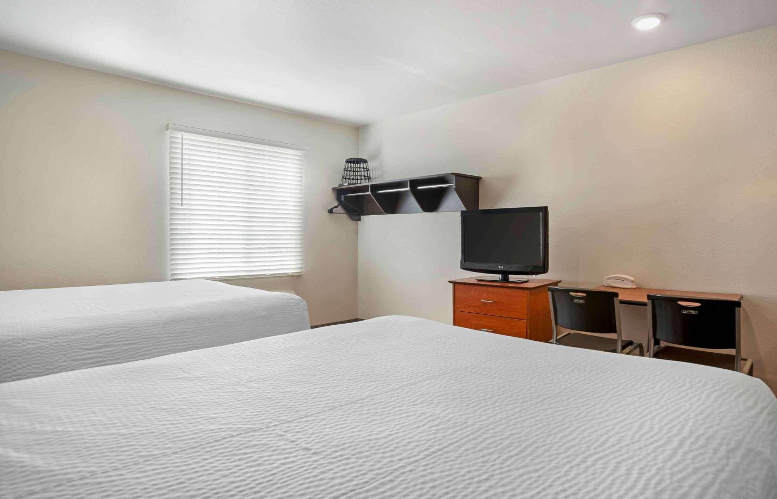 Double Suite with Tub - Disability Access/Non Smoking - Photo 3