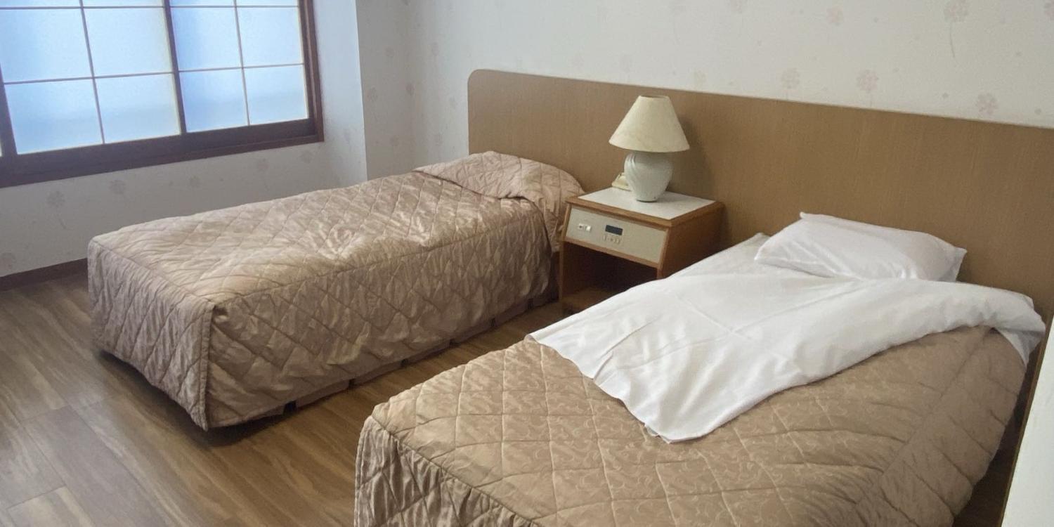 Standard Twin Room - Photo 3