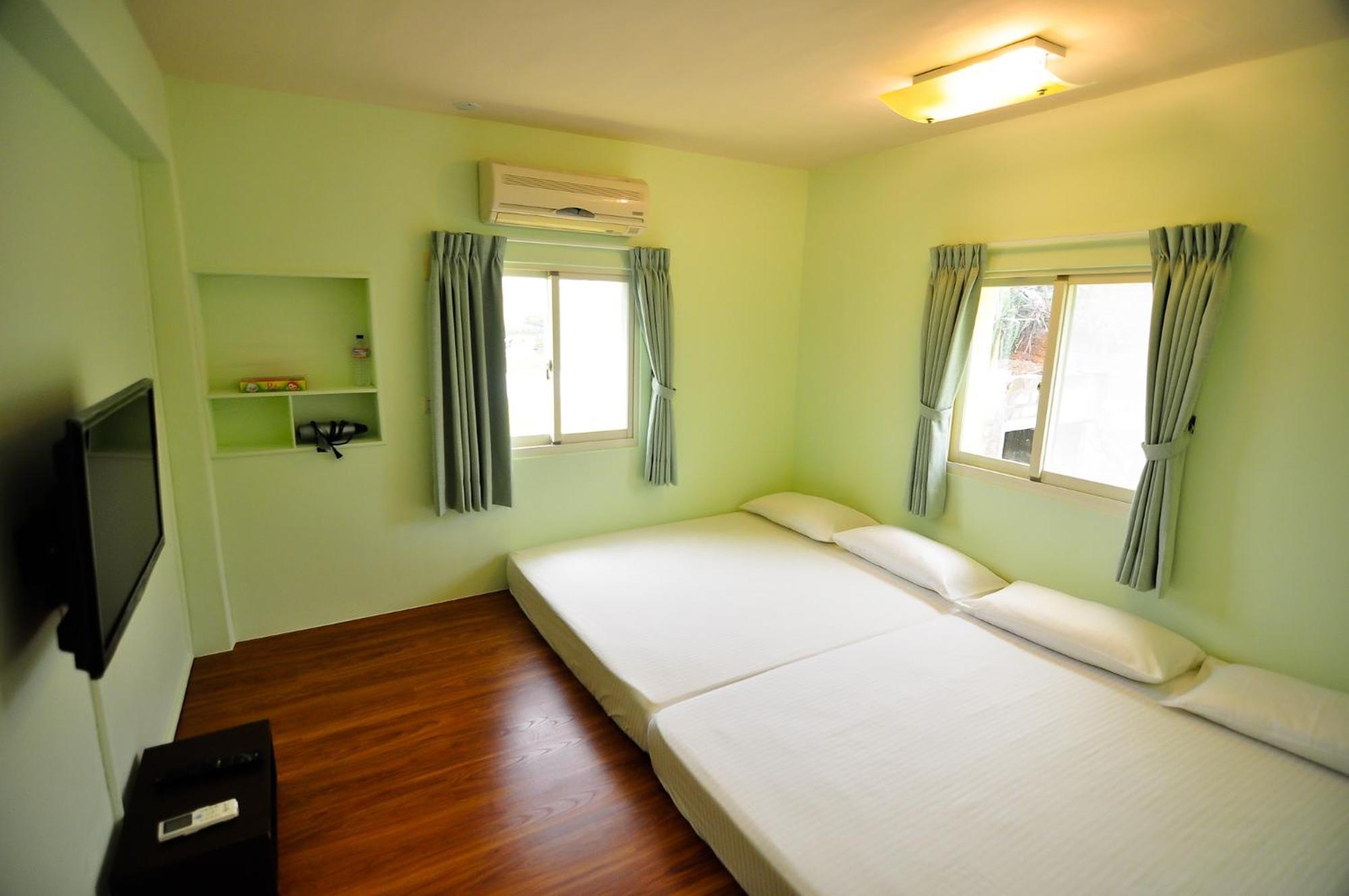 Economy Quadruple Room photo 1