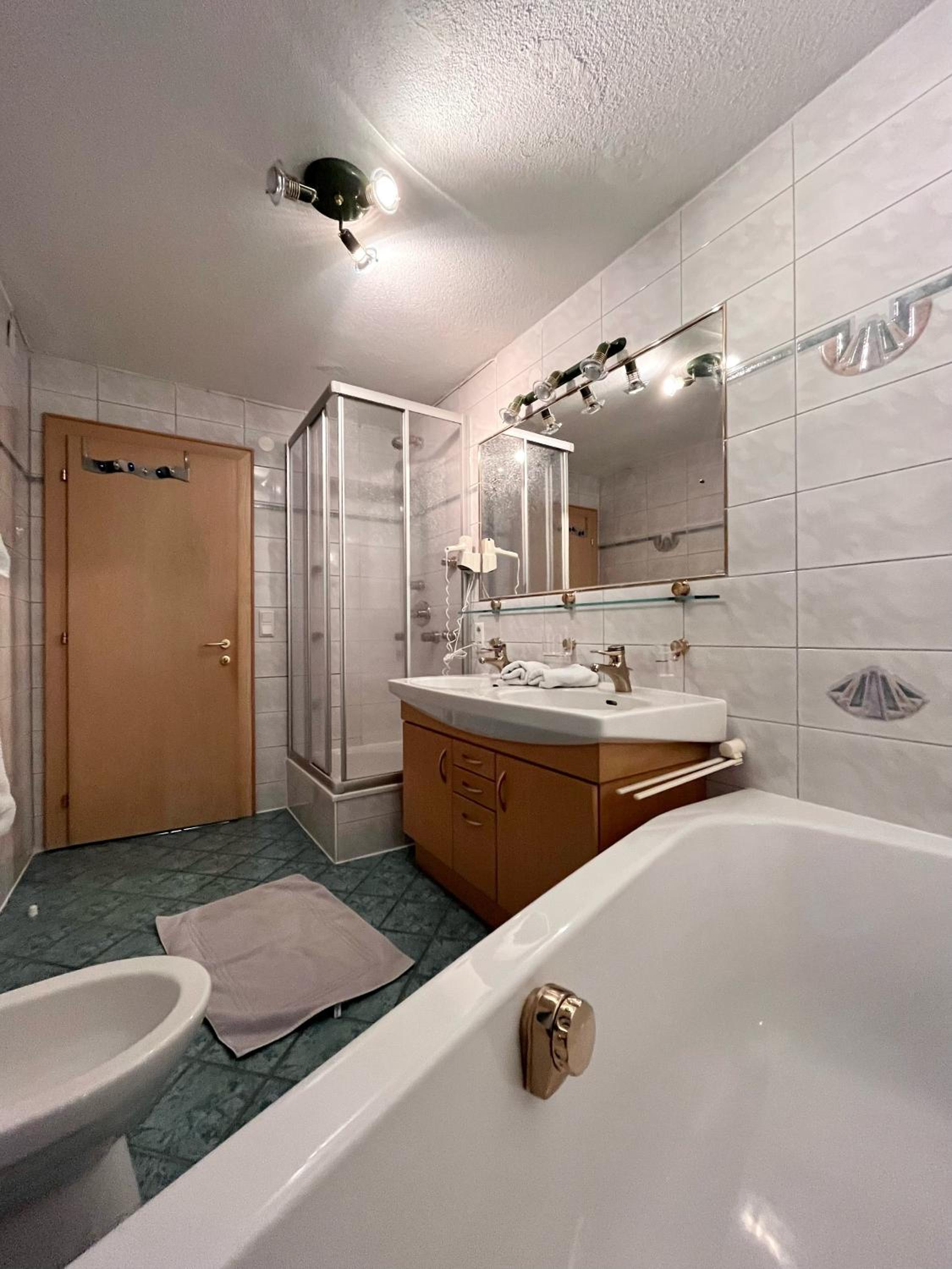 Four-Bedroom Deluxe Apartment photo 2