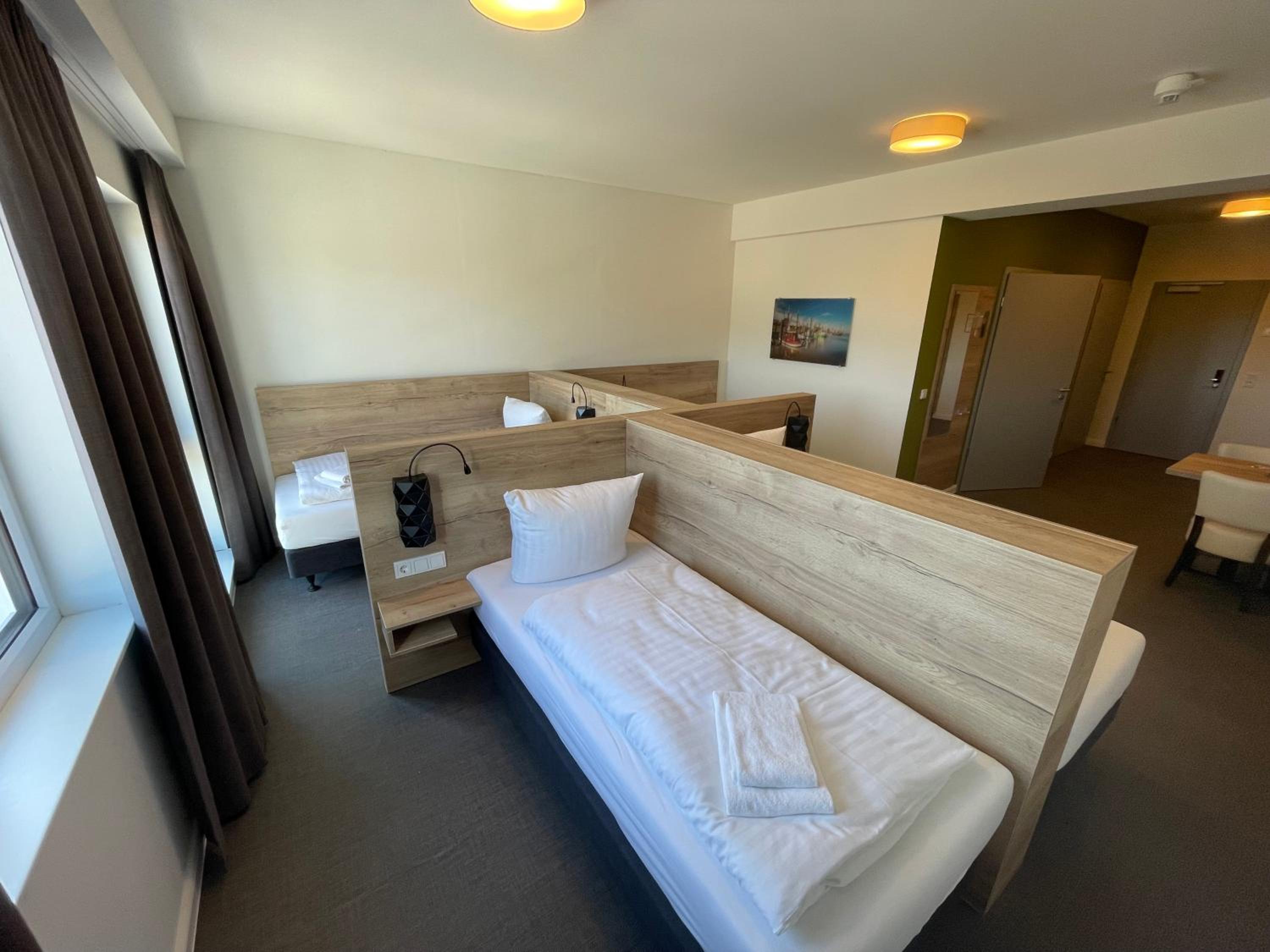 Single Bed in Mixed Dormitory Room
