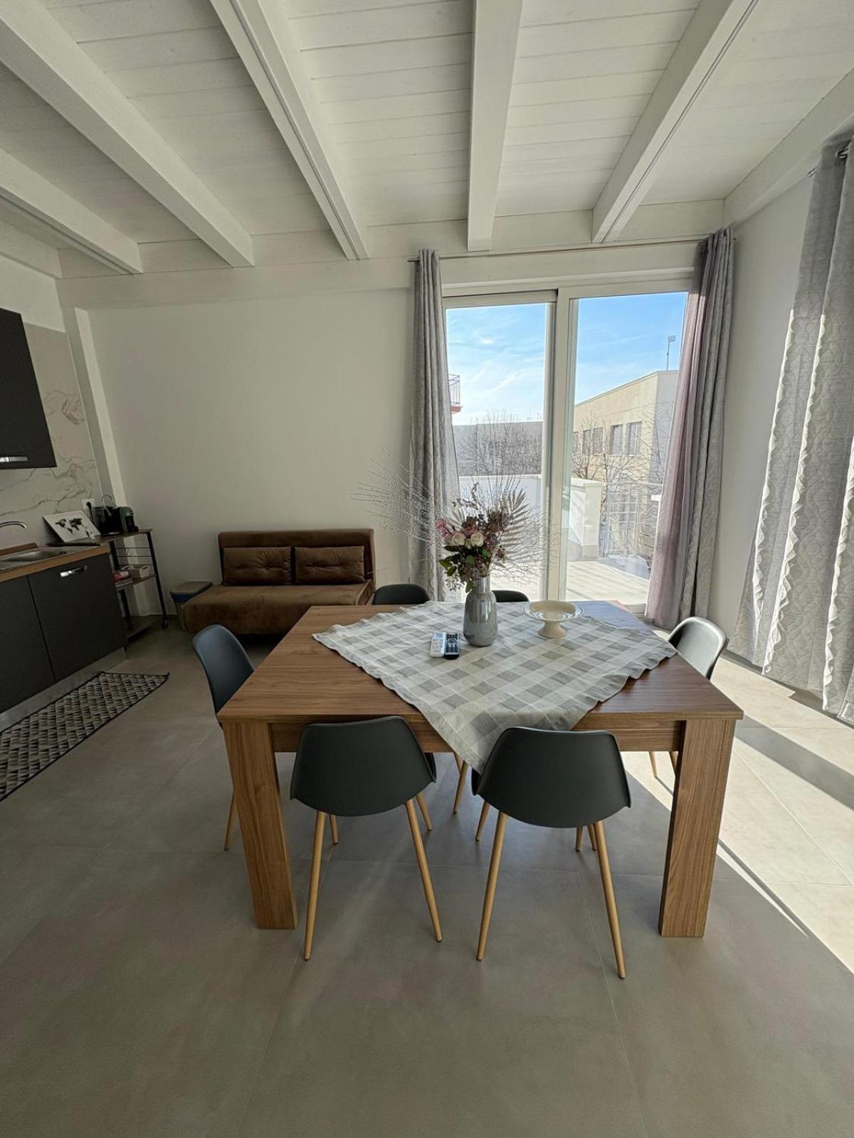 Superior Family Room photo 3