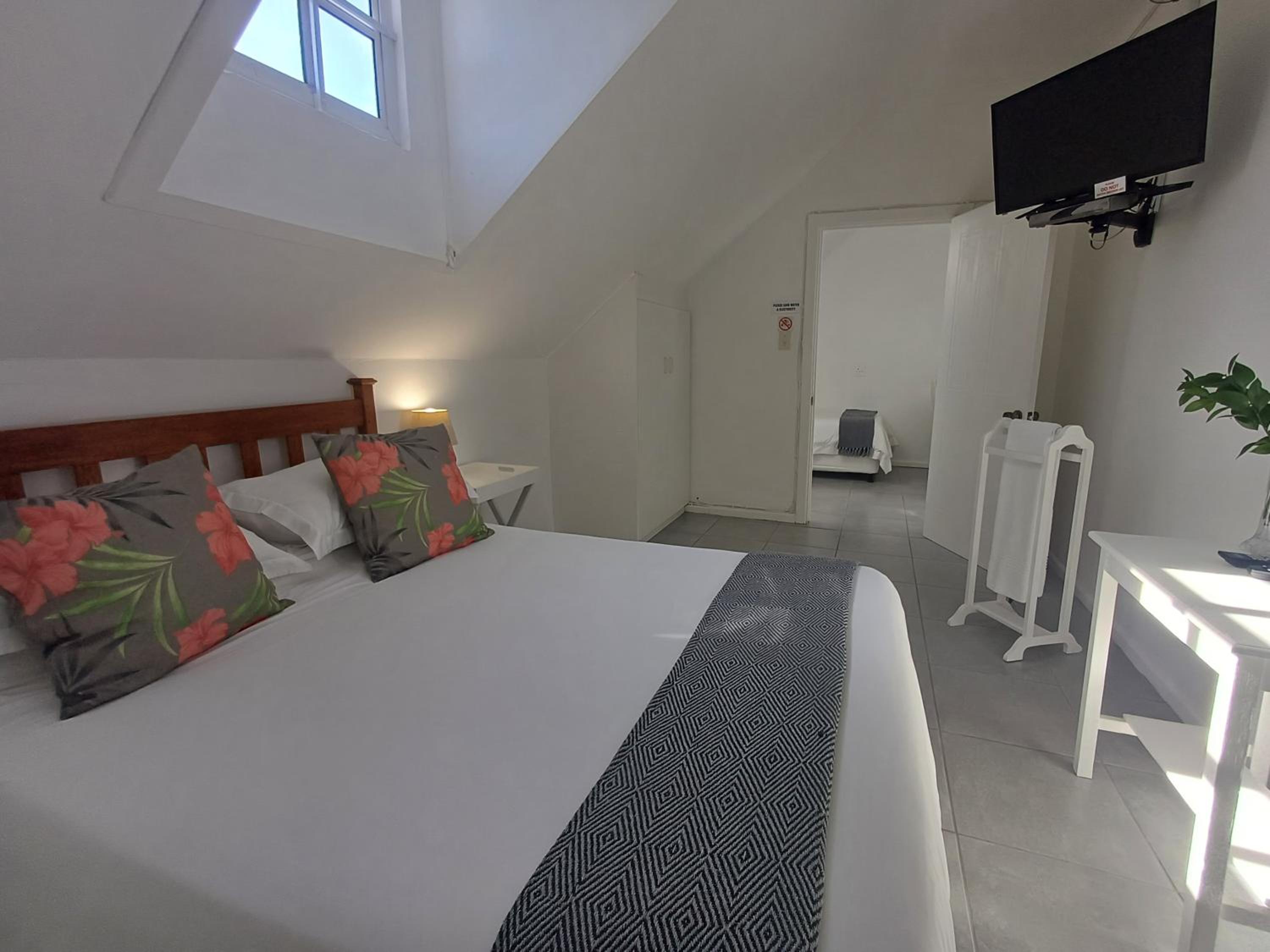 Family Room 5 with Private Bathroom