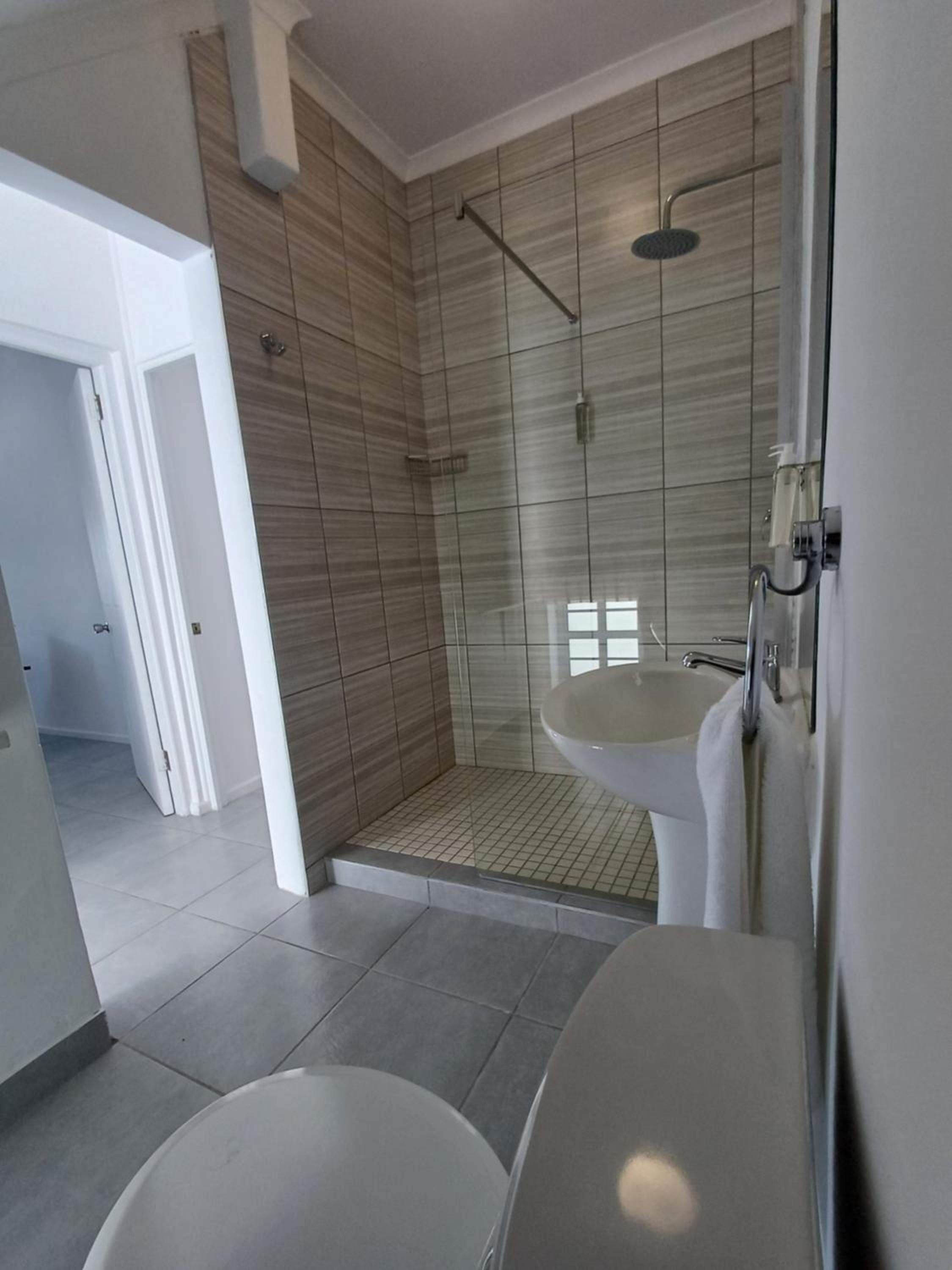 Family Room 5 with Private Bathroom