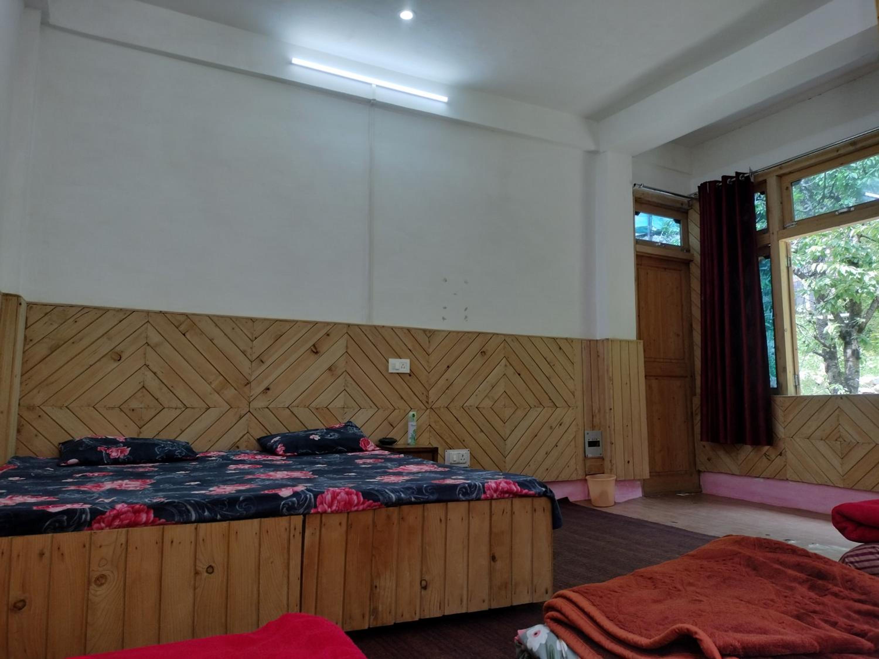 6-Bed Mixed Dormitory Room photo 1