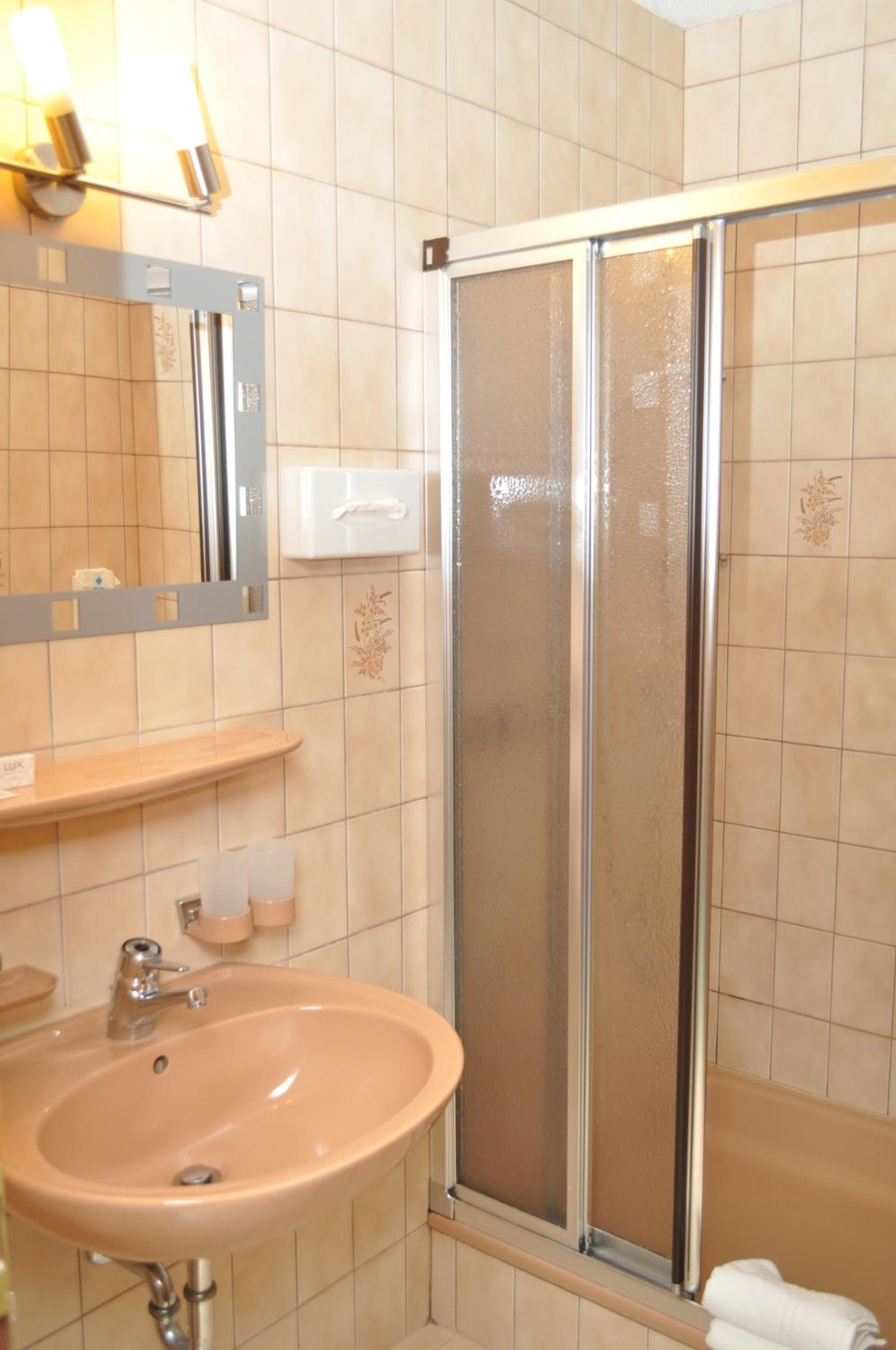 Double or Twin Room - Photo 2