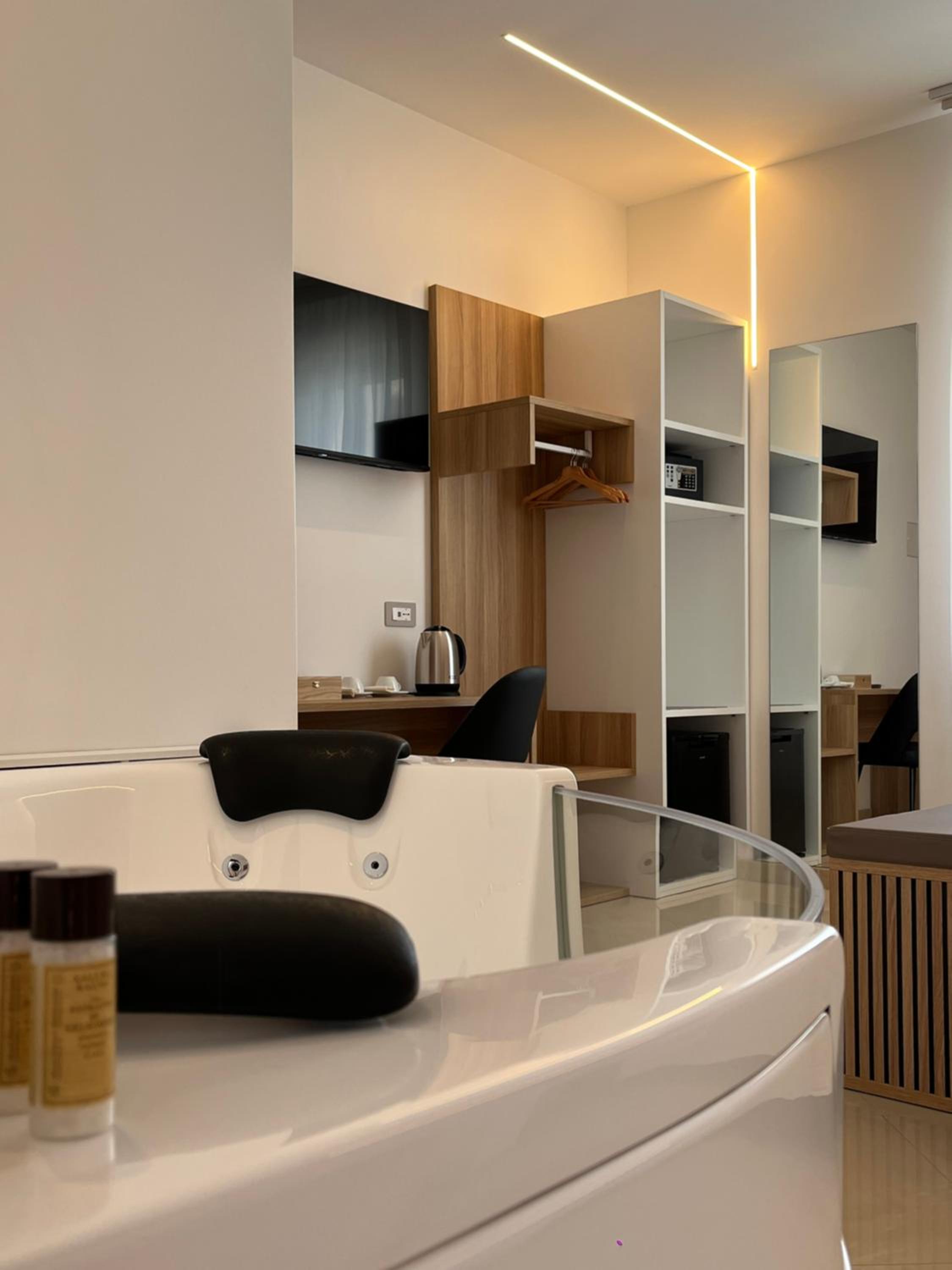 Deluxe Suite with Spa Bath